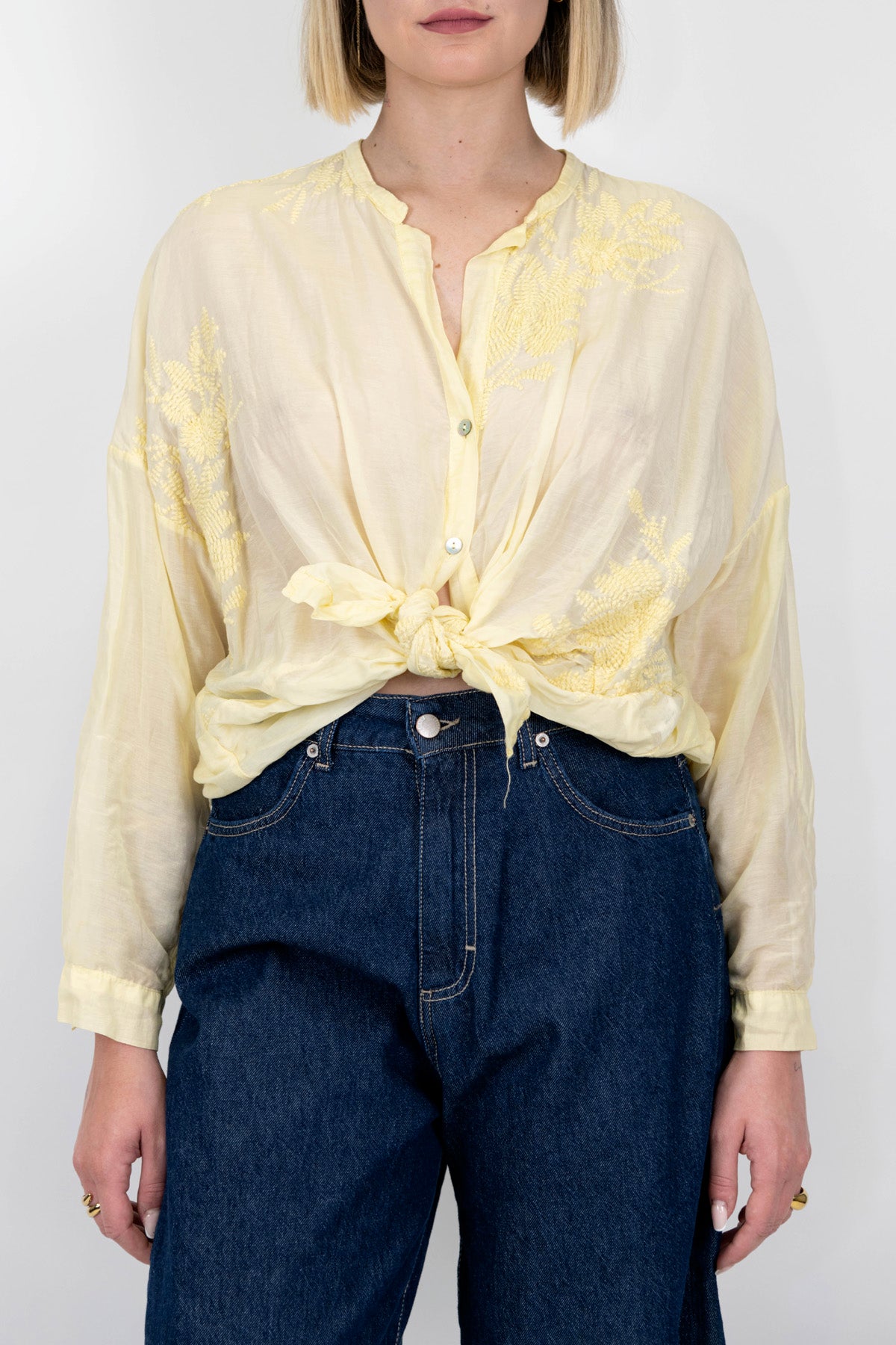 Tensione in - Camicia in misto seta con ricami tono su tono