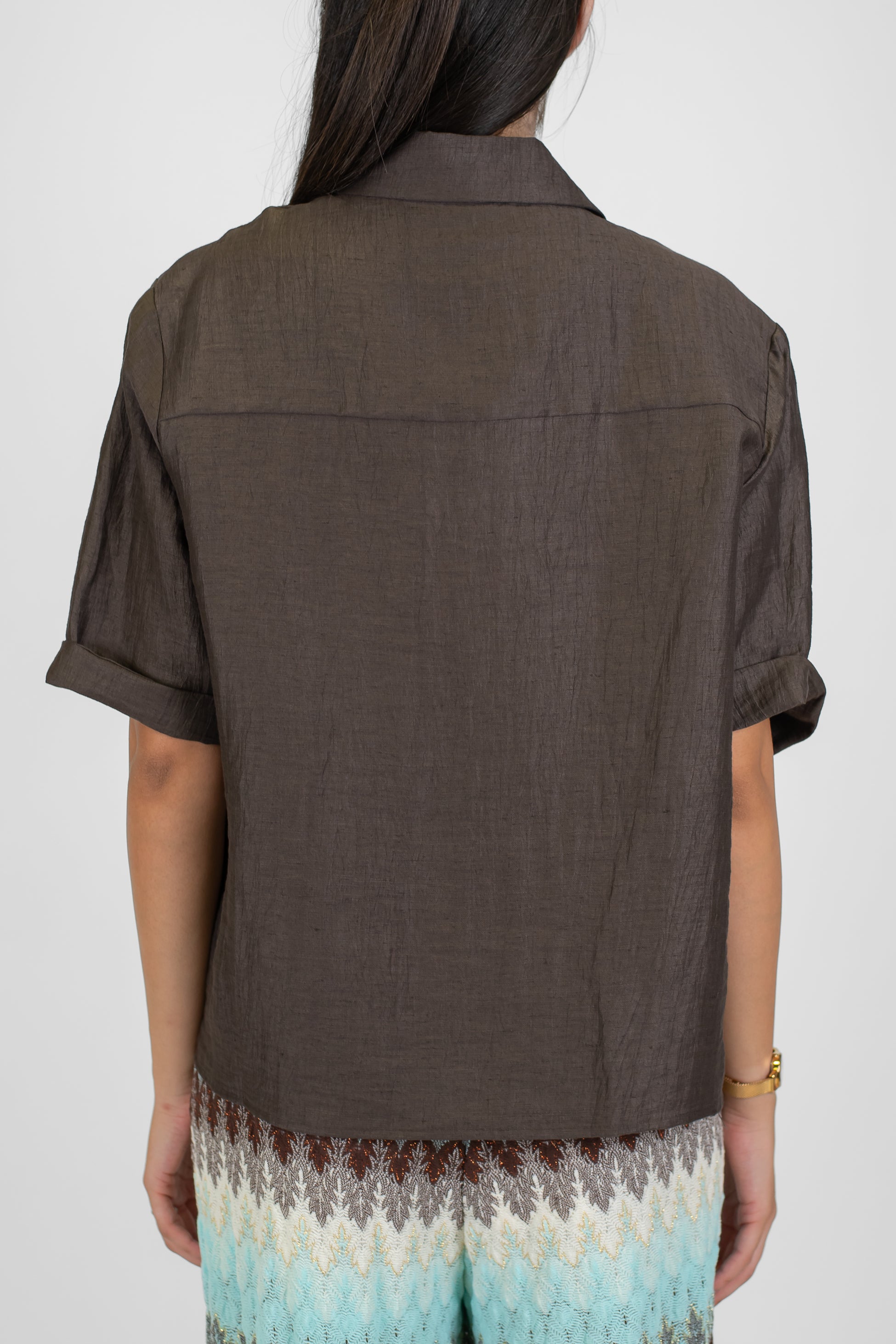 Tensione in - Camicia mezzamanica in lino con tasconi avanti