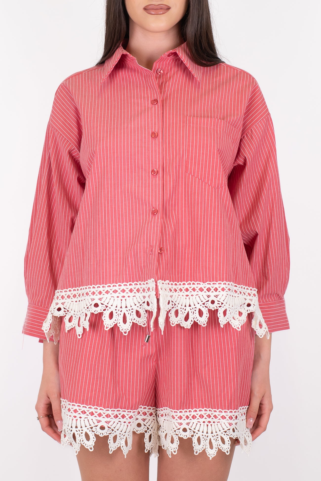 Motel - Coordinato camicia e shorts fantasia a righe con pizzo sul fondo