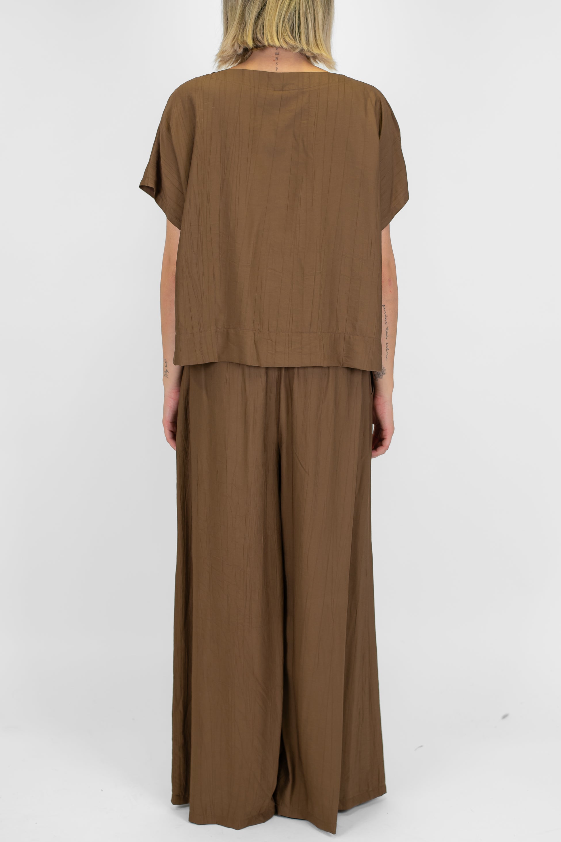 Tensione in - Coordinato t-shirt e pantalone palazzo con coulisse in viscosa leggera