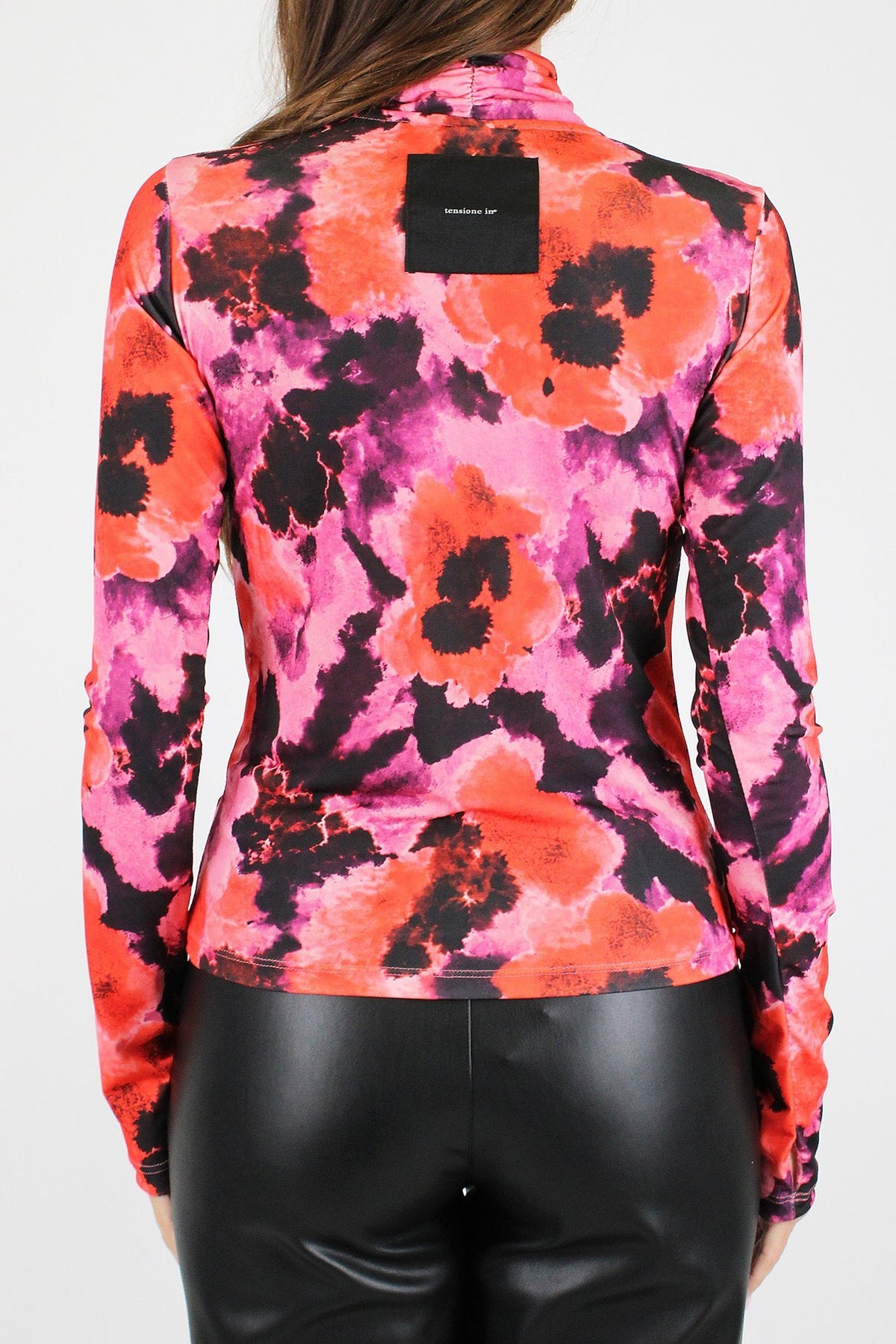Tensione in - Shirt basic collo alto fantasia astratta