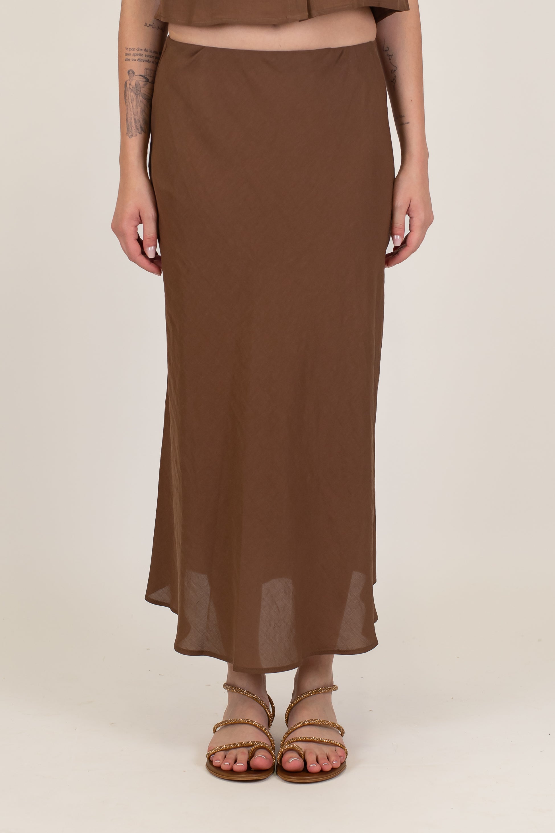 Tensione in - Coordinato in misto viscosa e lino con camicia crop mezzamanica e gonna con elastico in vita