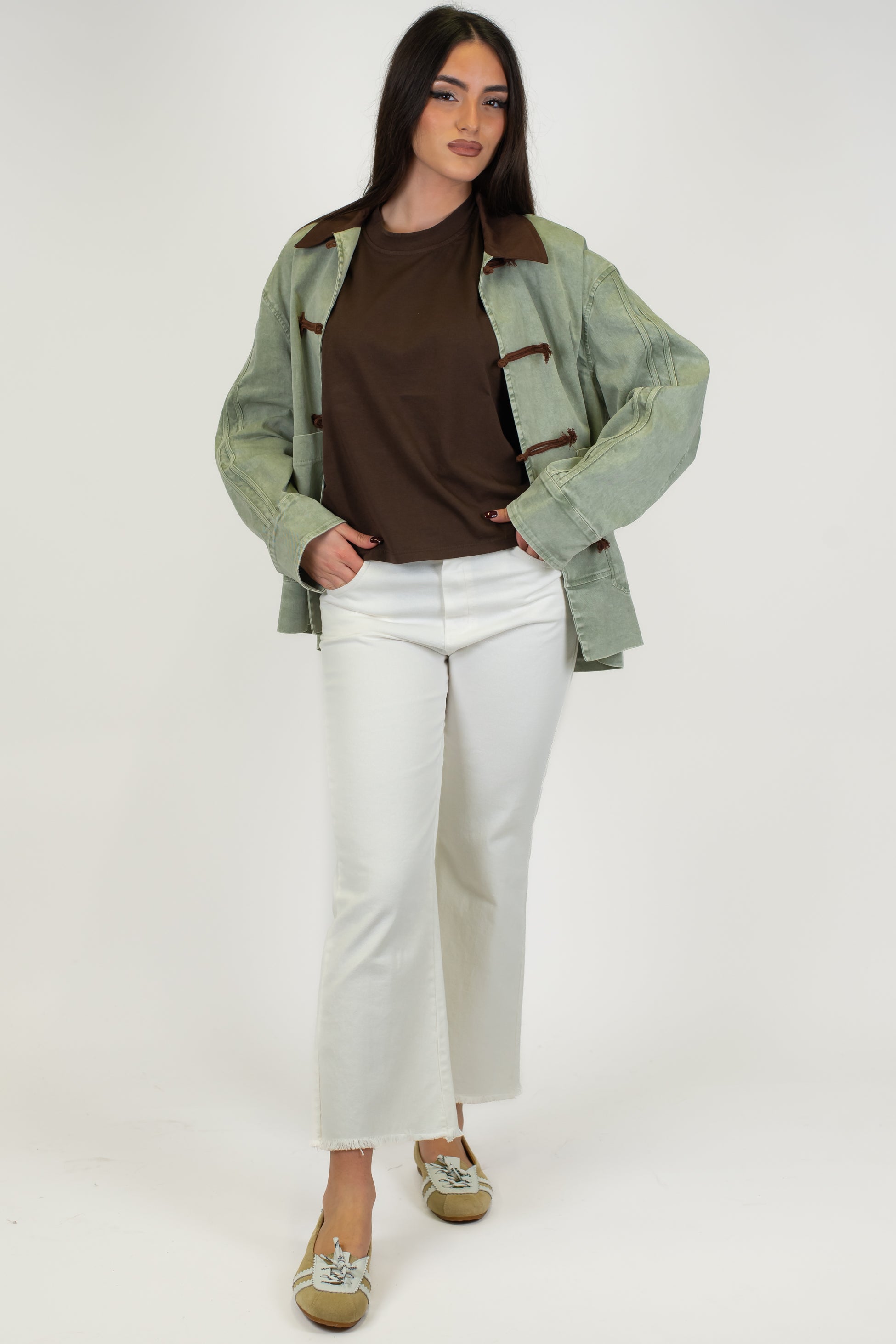 Motel - Pantalone trombetta in denim colorato sfrangiato sul fondo