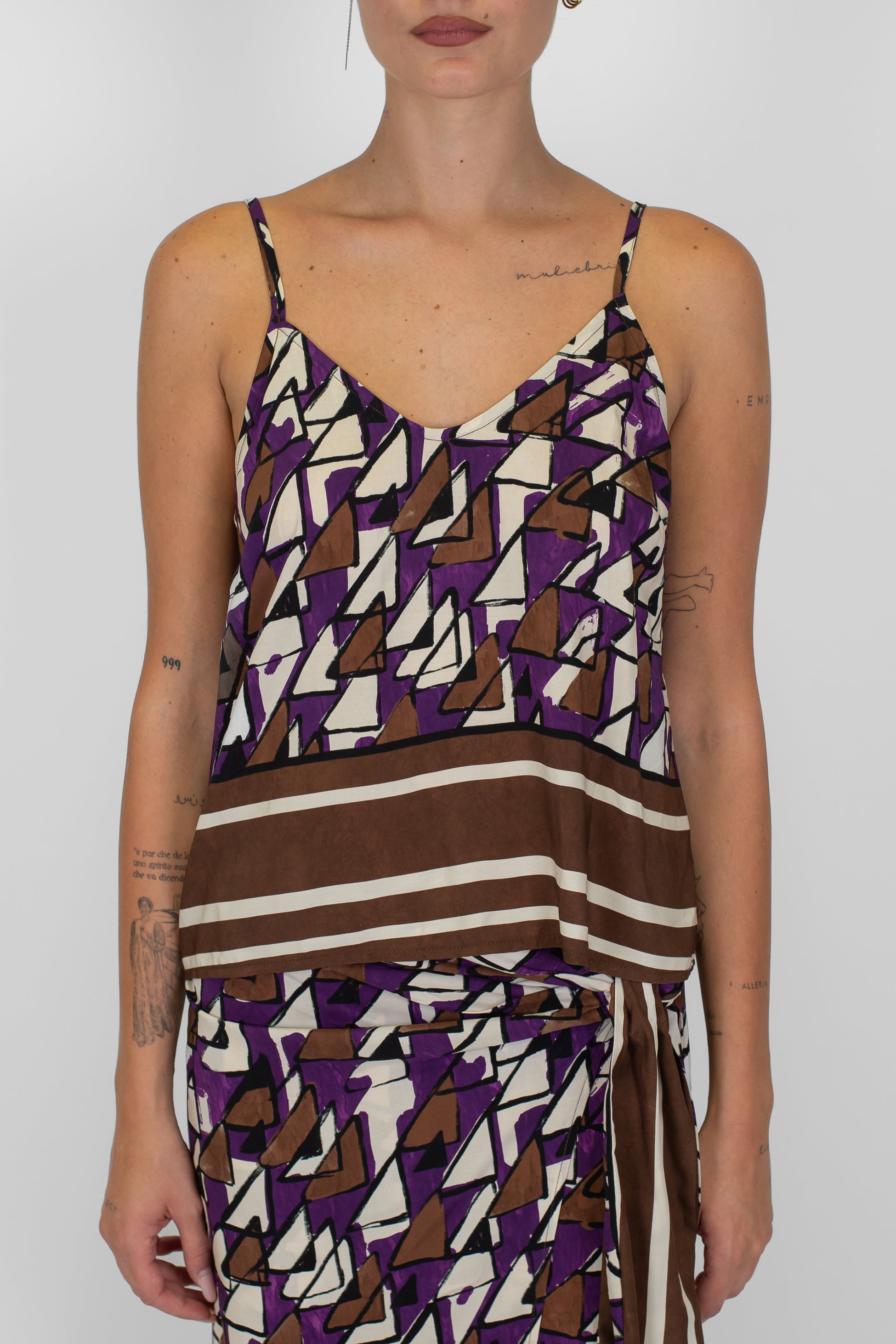 Tensione in- Top con bretelline fantasia a righe in viscosa