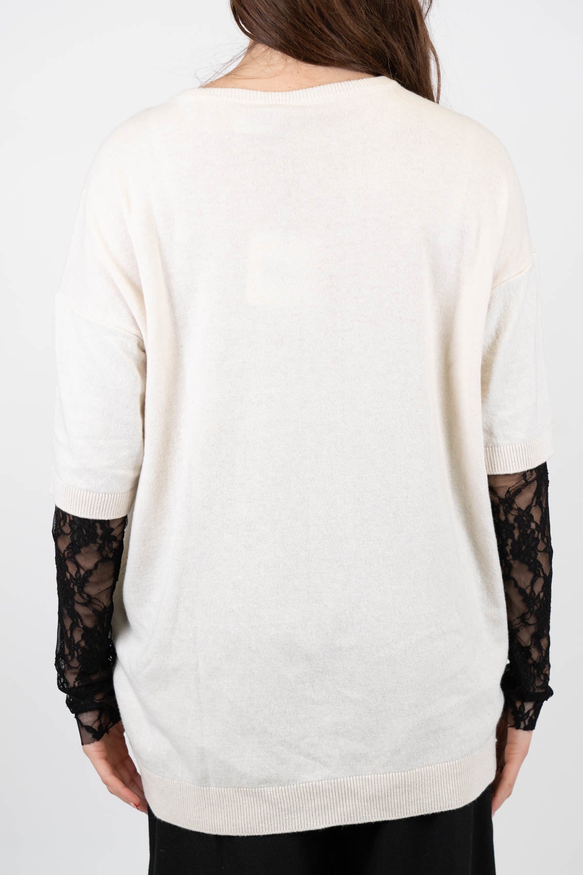 Tensione in - Maglia in misto lana e cashmere con estensione manica in pizzo