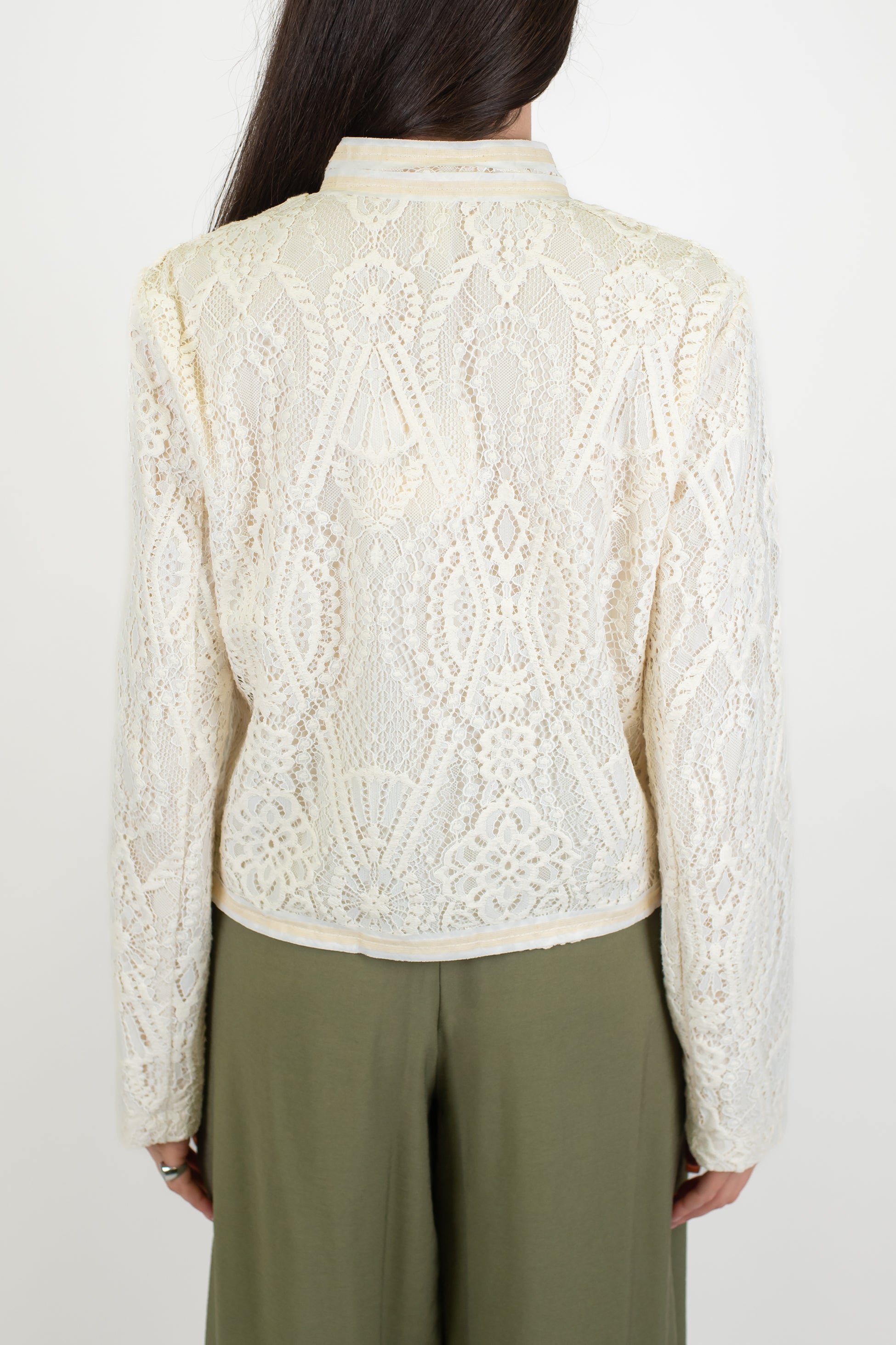 Tensione in - Giacca in crochet con collo coreano e chiusura alamari
