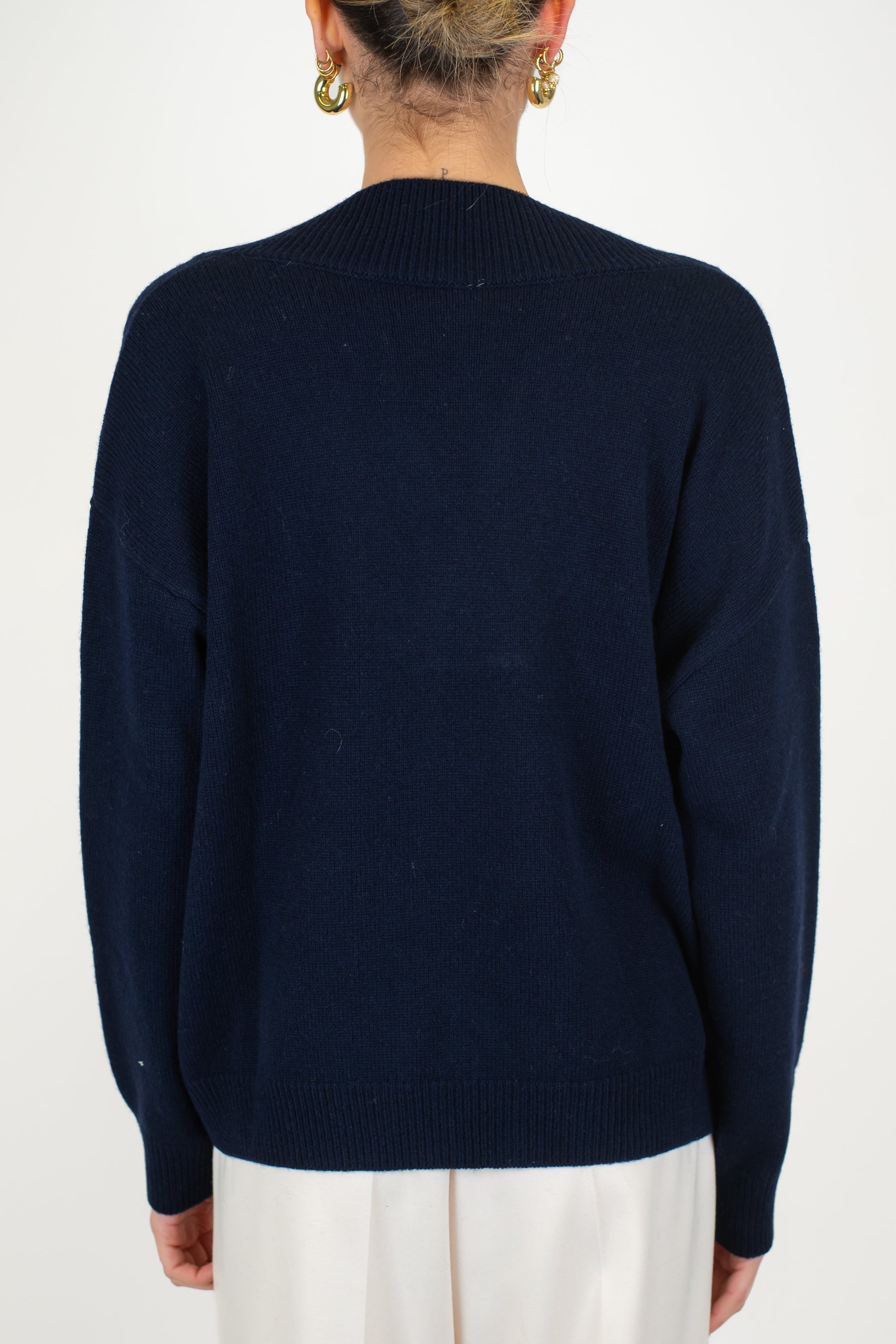 Tensione in - Maglia over scollo a V in pura lana