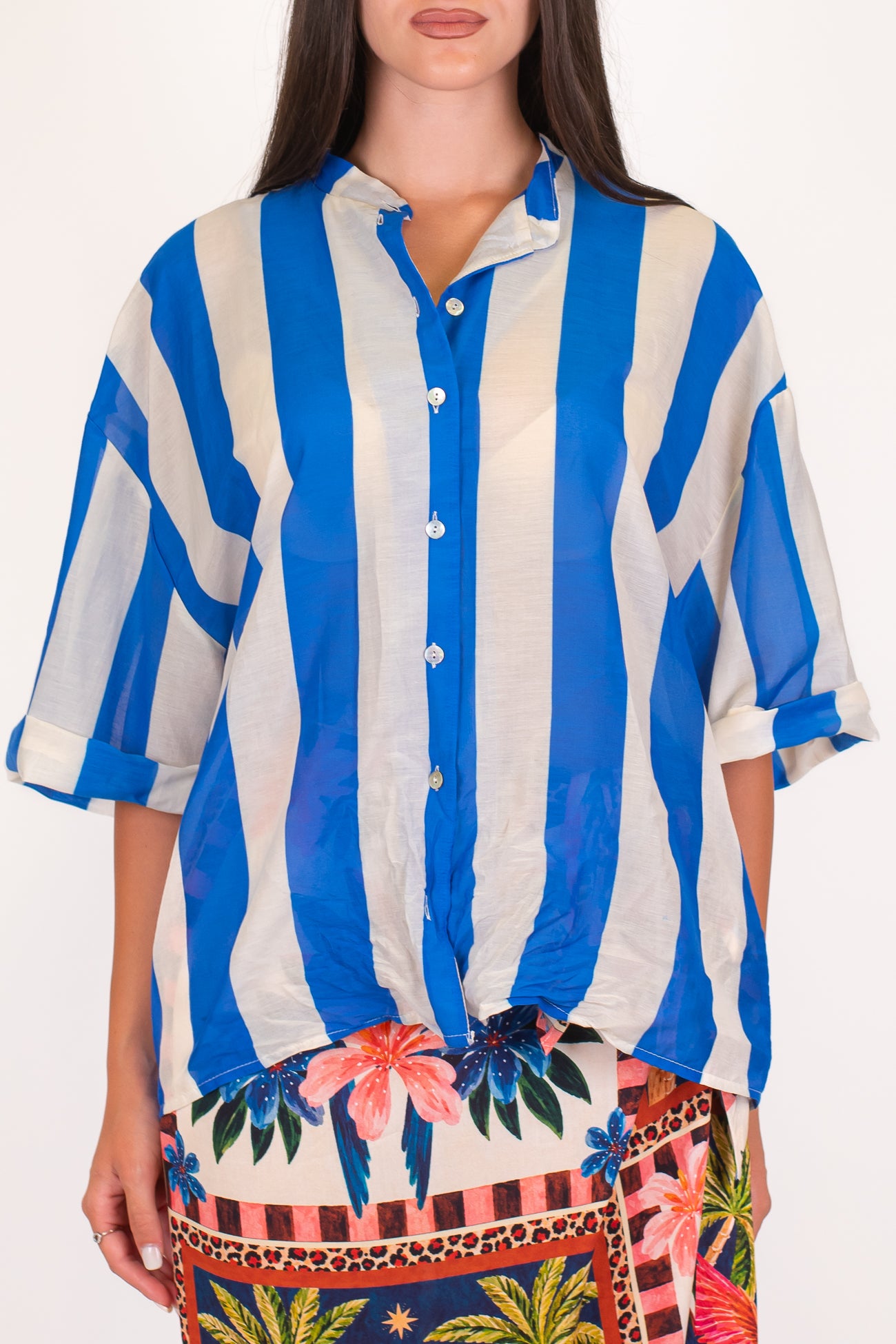 Tensione in - Camicia over mezzamanica fantasia a righe in misto seta con collo coreano