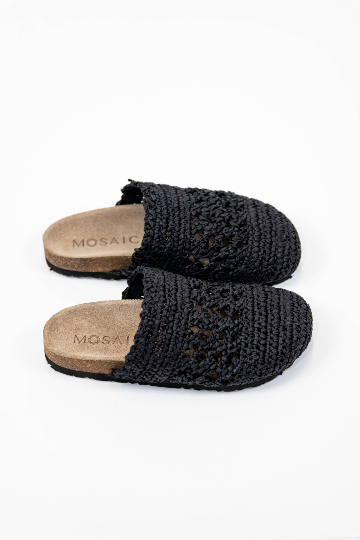 Sabot in rafia con tomaia in pelle camosciata e suola in gomma