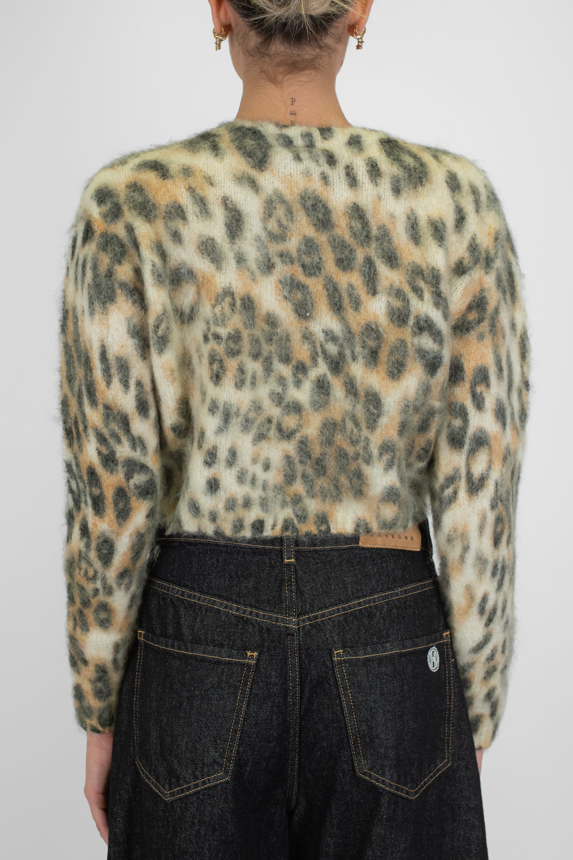 Tensione in - Cardigan girocollo fantasia animalier maculato in misto lana mohair con bottoni gioiello