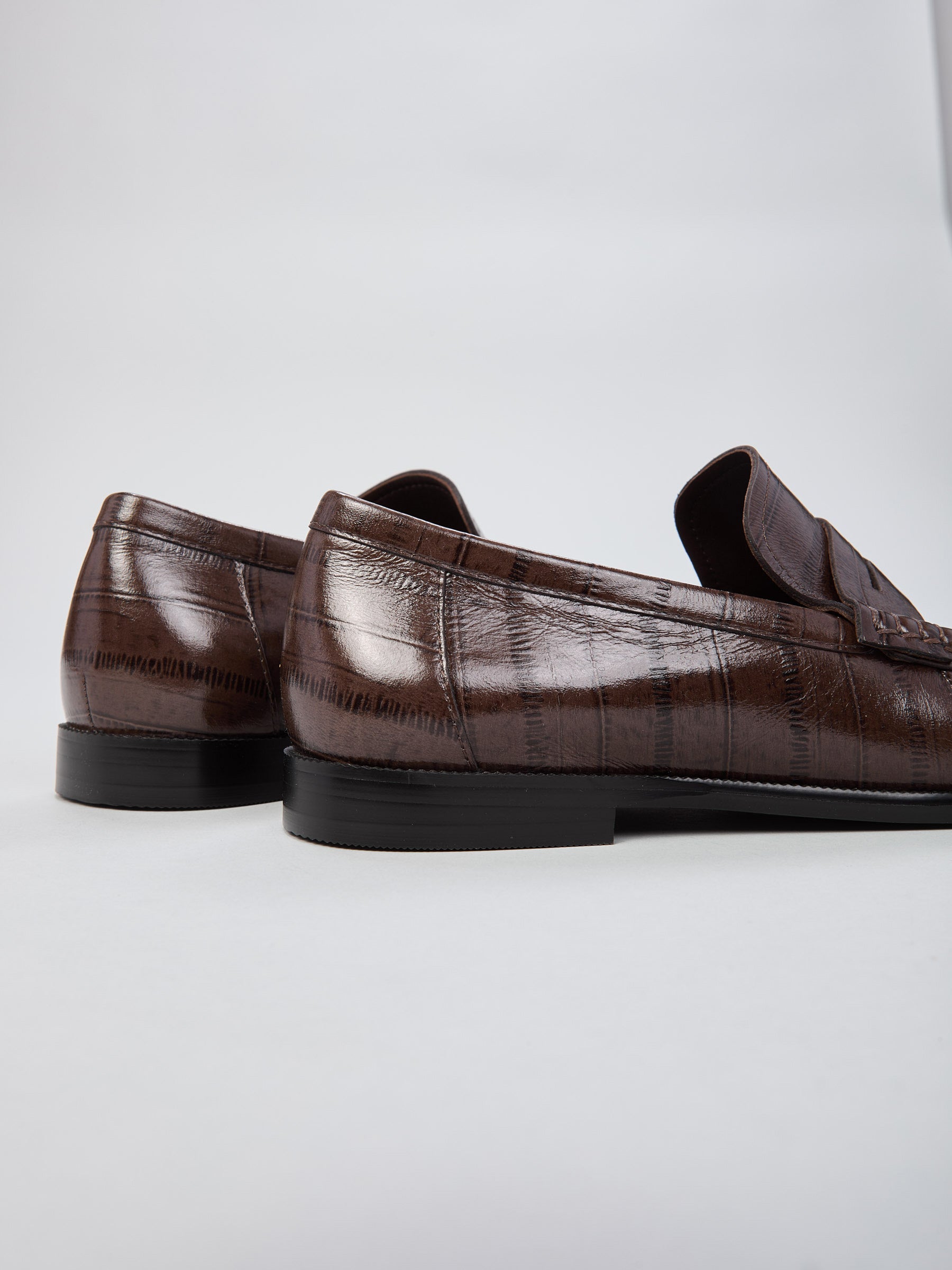 Ovyé - Mocassino in pelle rigata arricciata