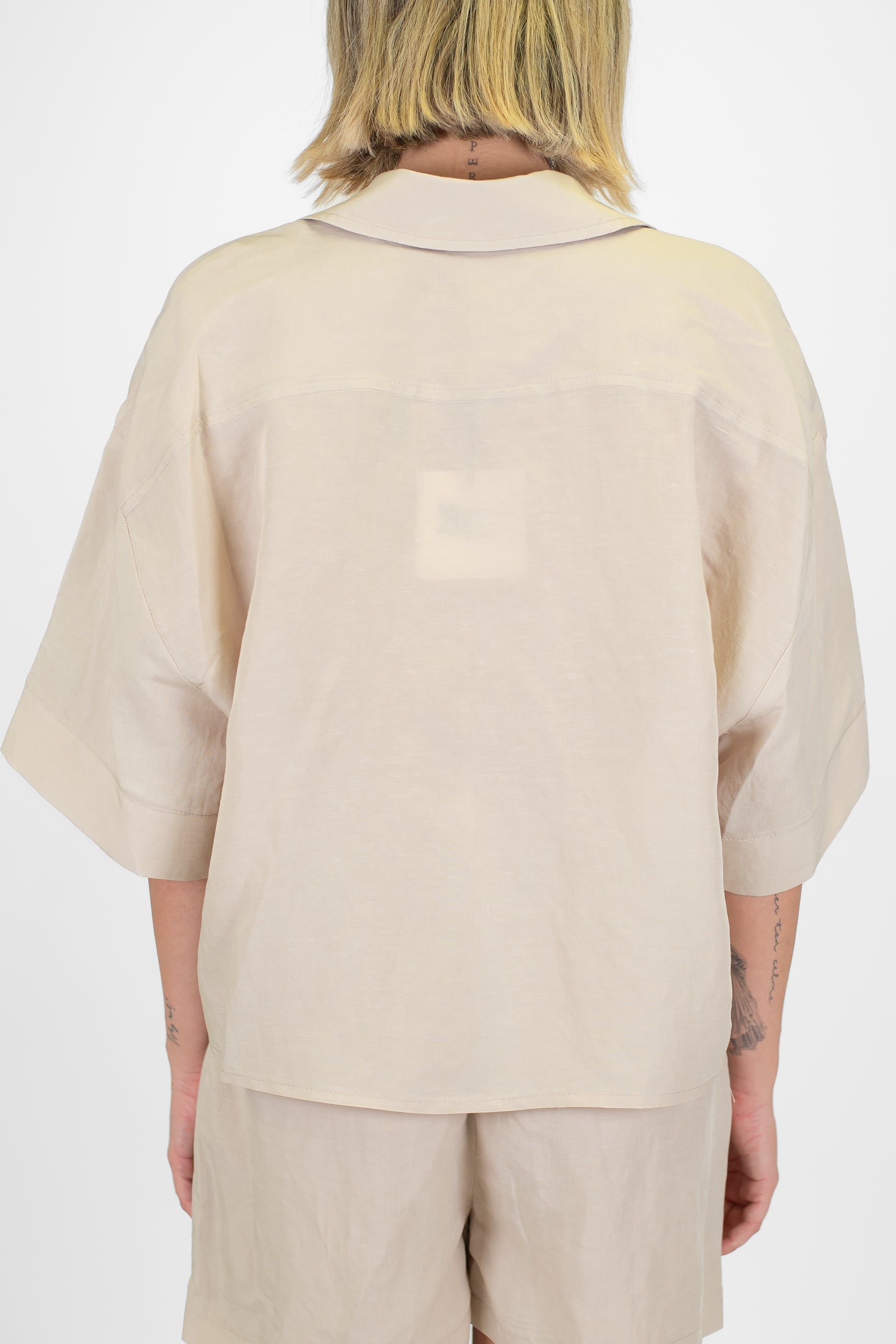 Tensione in - Coordinato in misto lino camicia over mezzamanica e shorts con elastico in vita