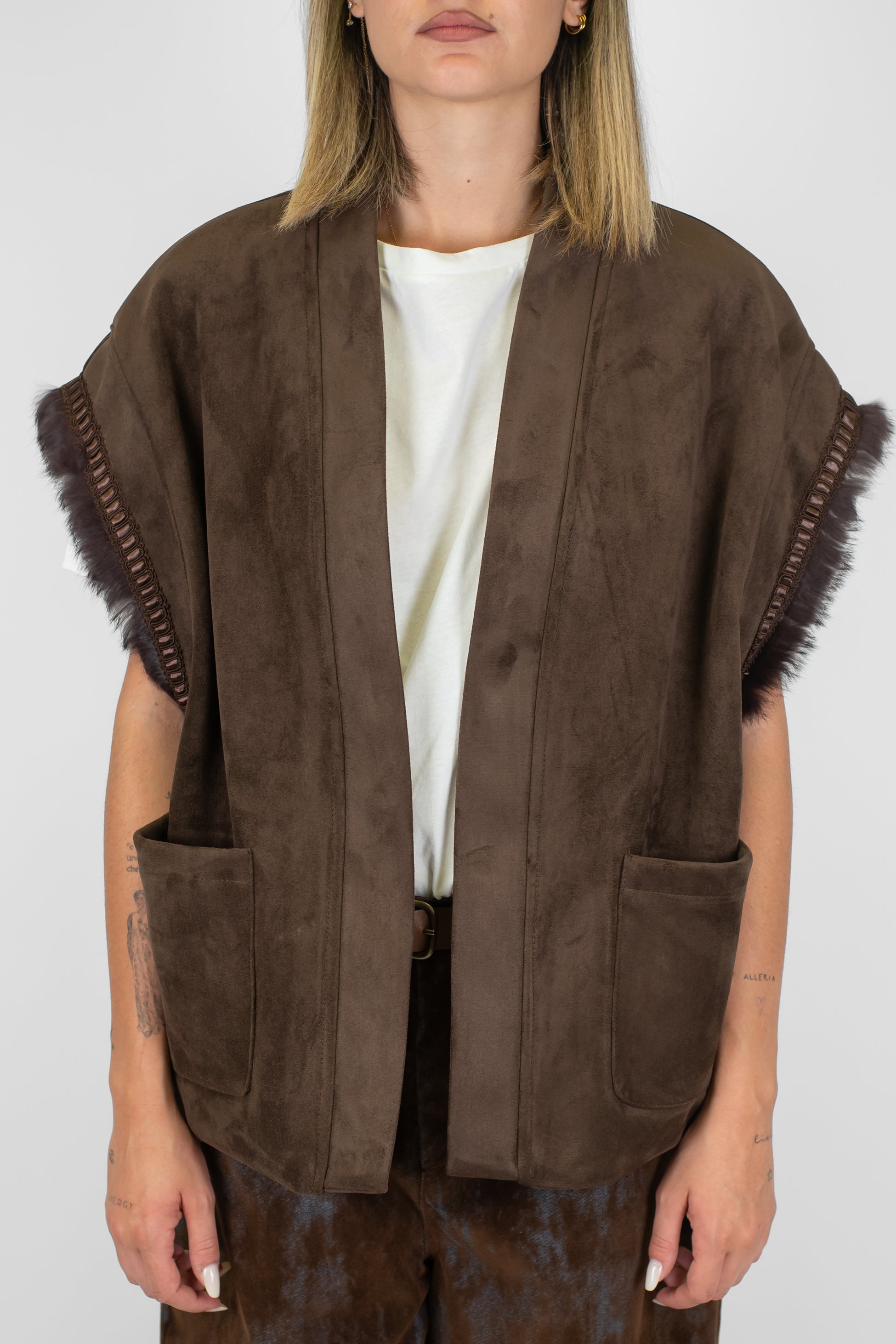 Dixie - Gilet aperto in camoscio con tasconi e frange sulla manica