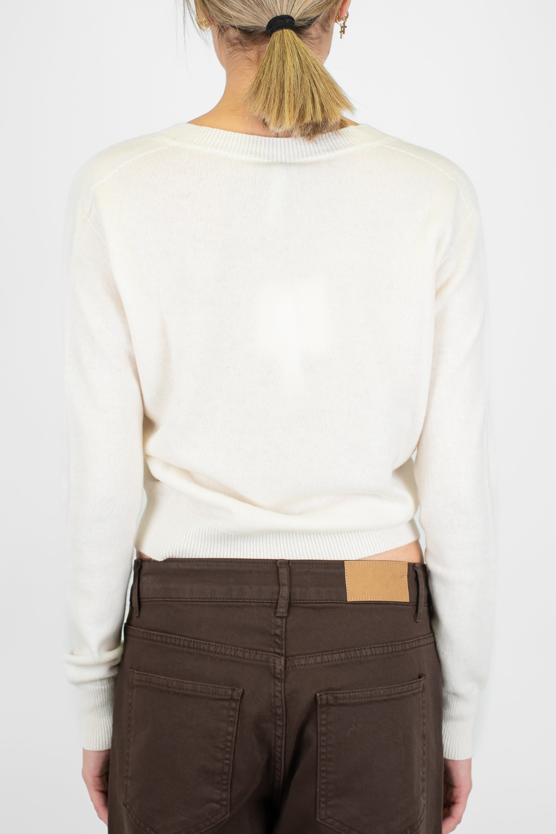 Tensione in - Maglia scollo a V in pura lana