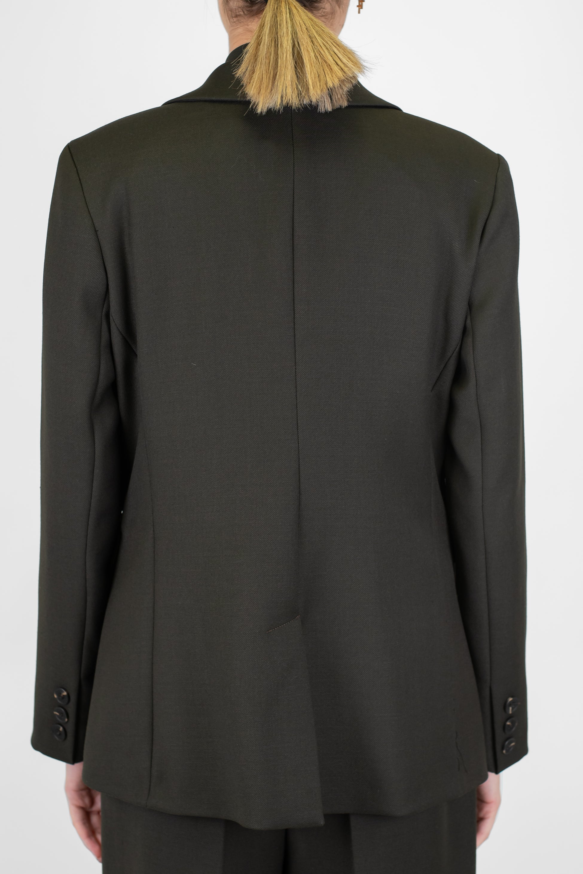 Tensione in - Giacca monopetto con chiusura ad un bottone