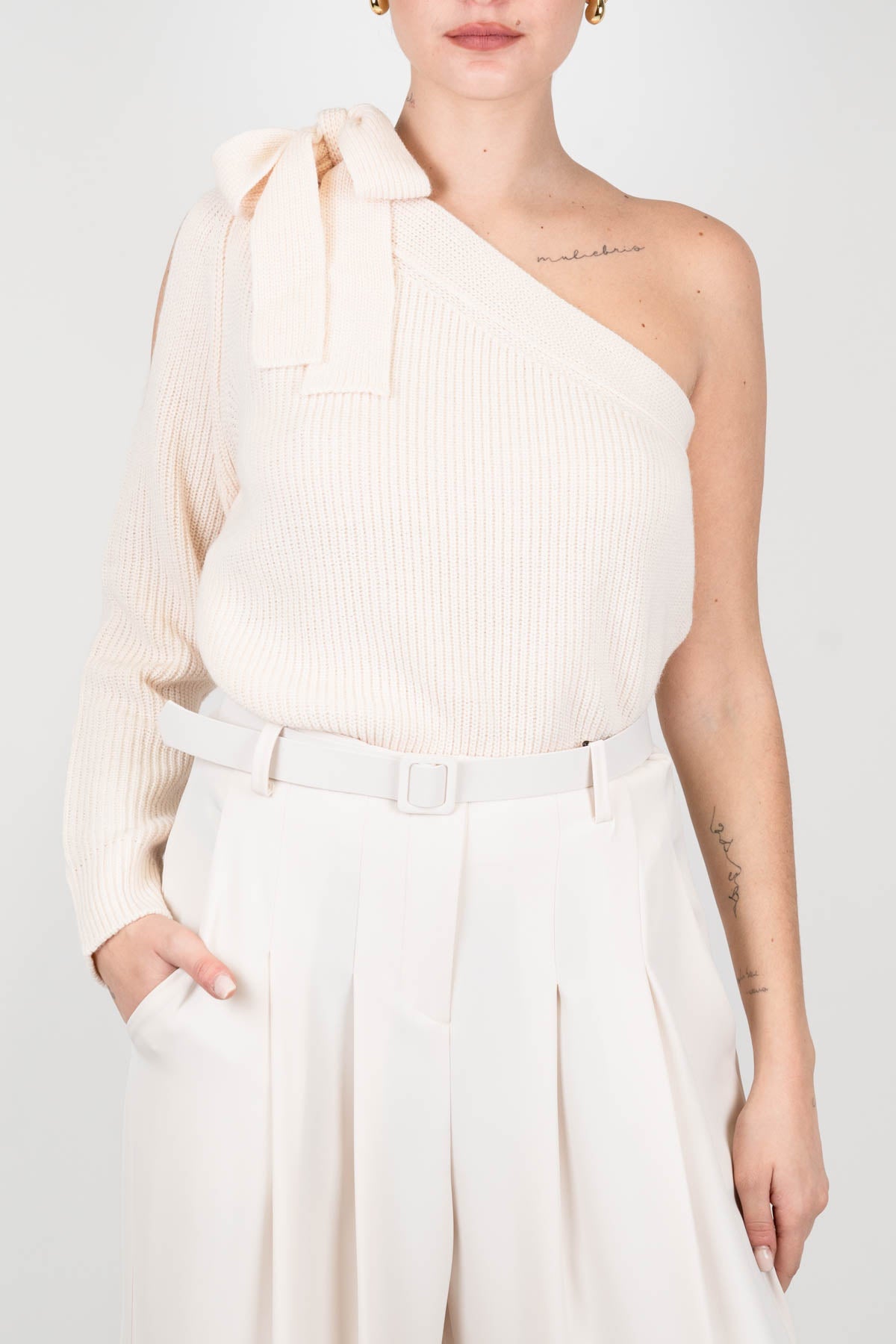 Haveone - Maglia monospalla a costine in misto lana con fiocco al collo