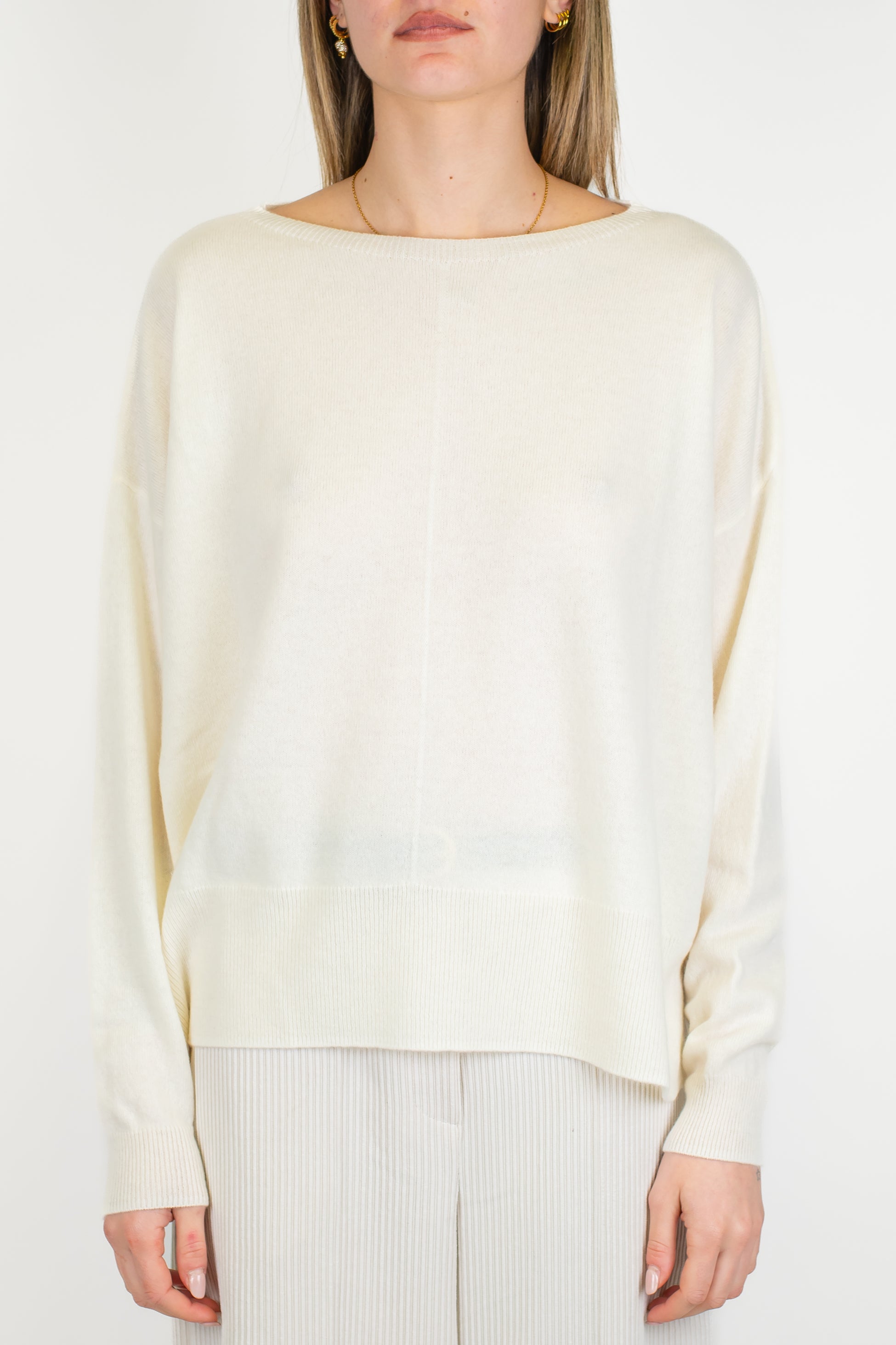 Tensione in - Maglia scollo a barca in pura lana