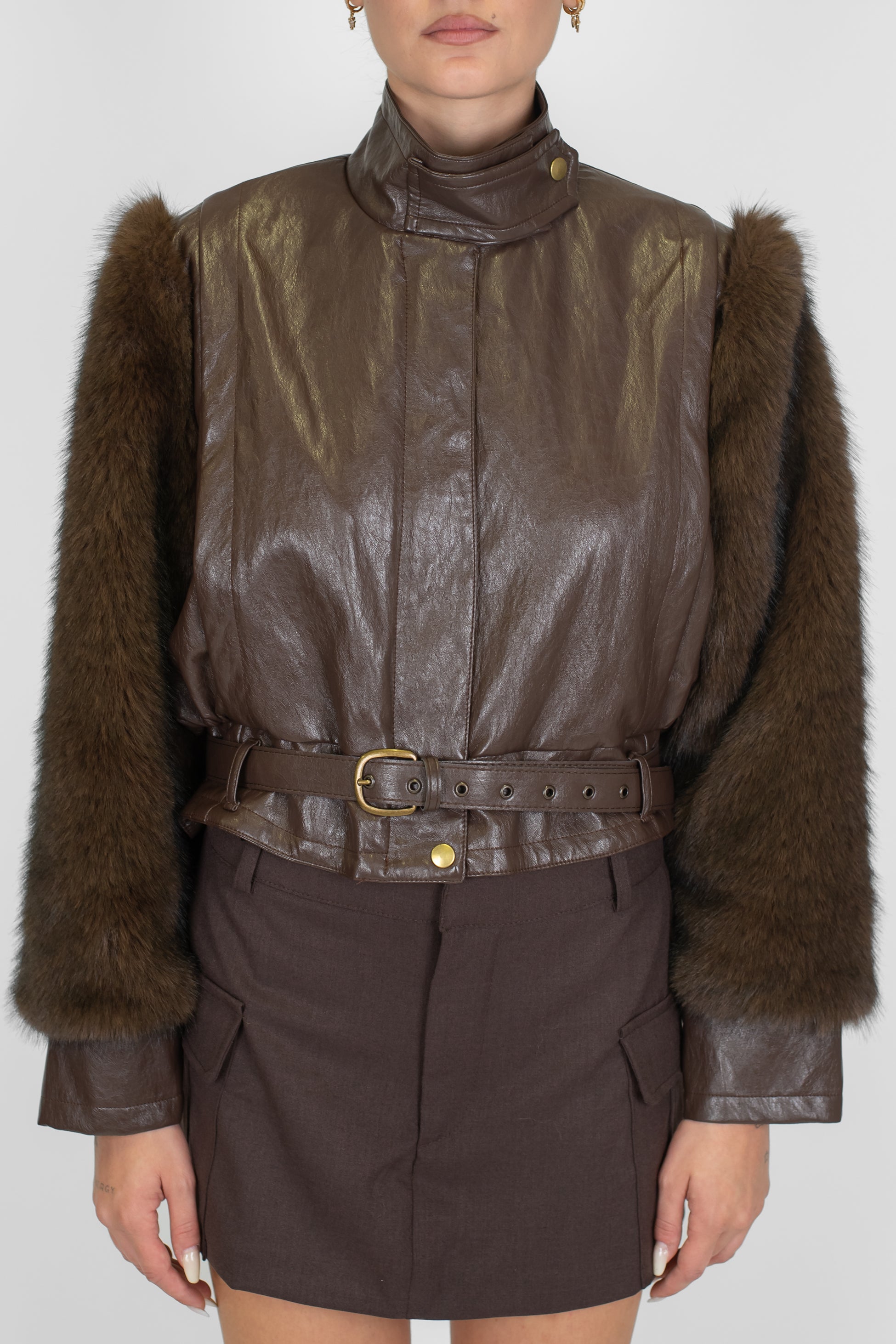 Tensione in - Giubbino crop in ecopelle con maniche in ecopelleccia