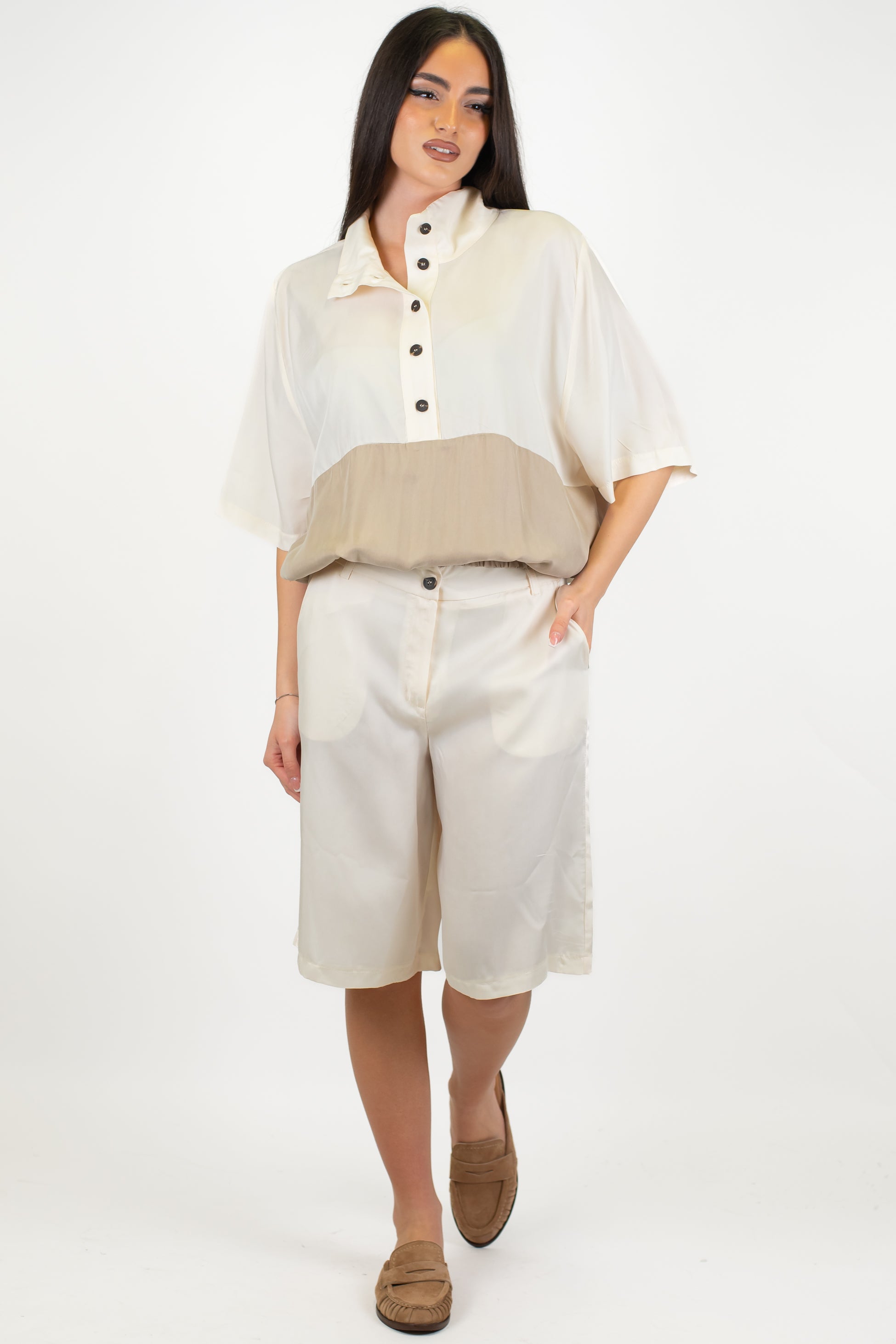 Tensione in - Camicia over mezzamanica in cupro con colore a contrasto ed elastico sul fondo