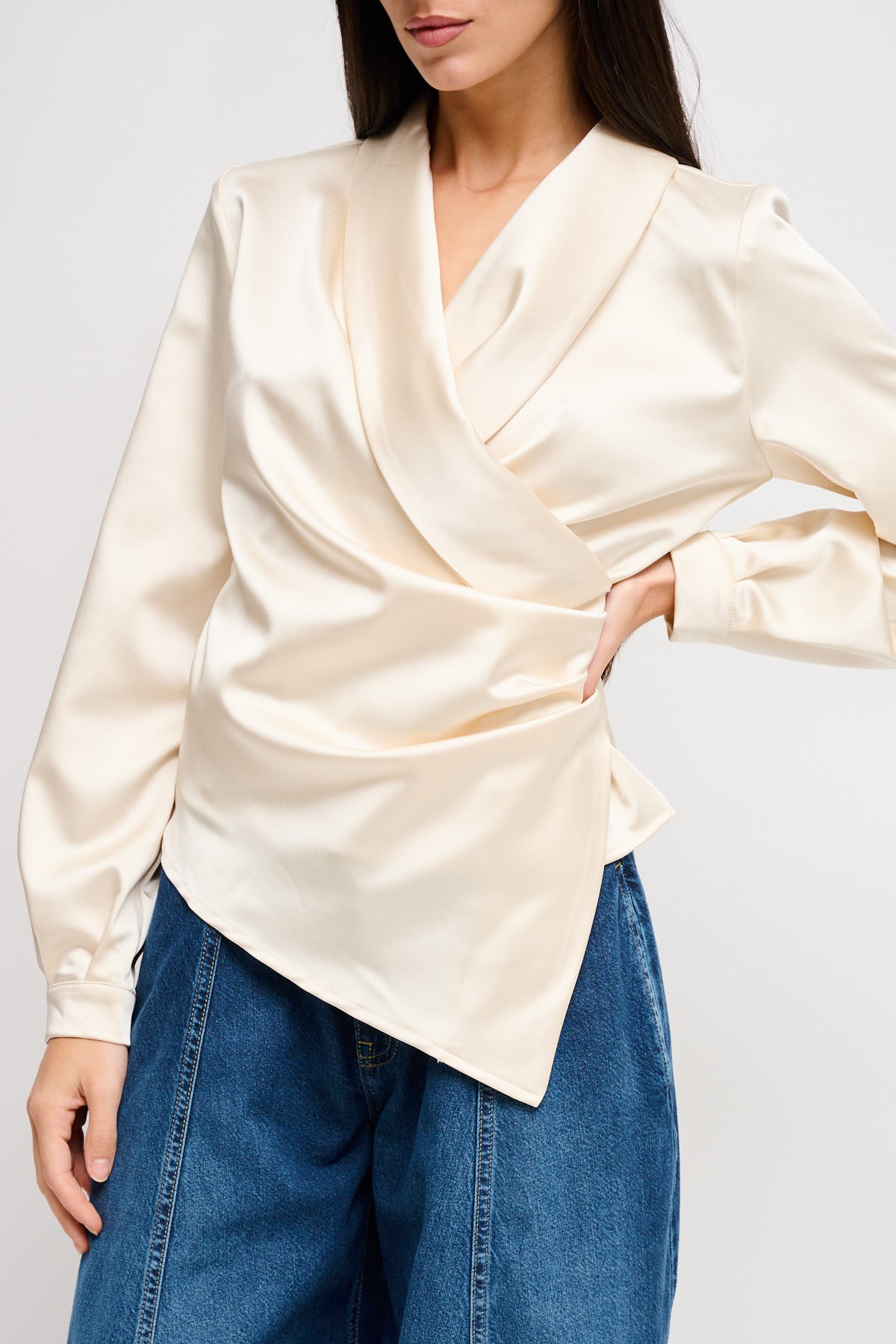 Maryley - Blusa con drappeggio e fondo asimmetrico