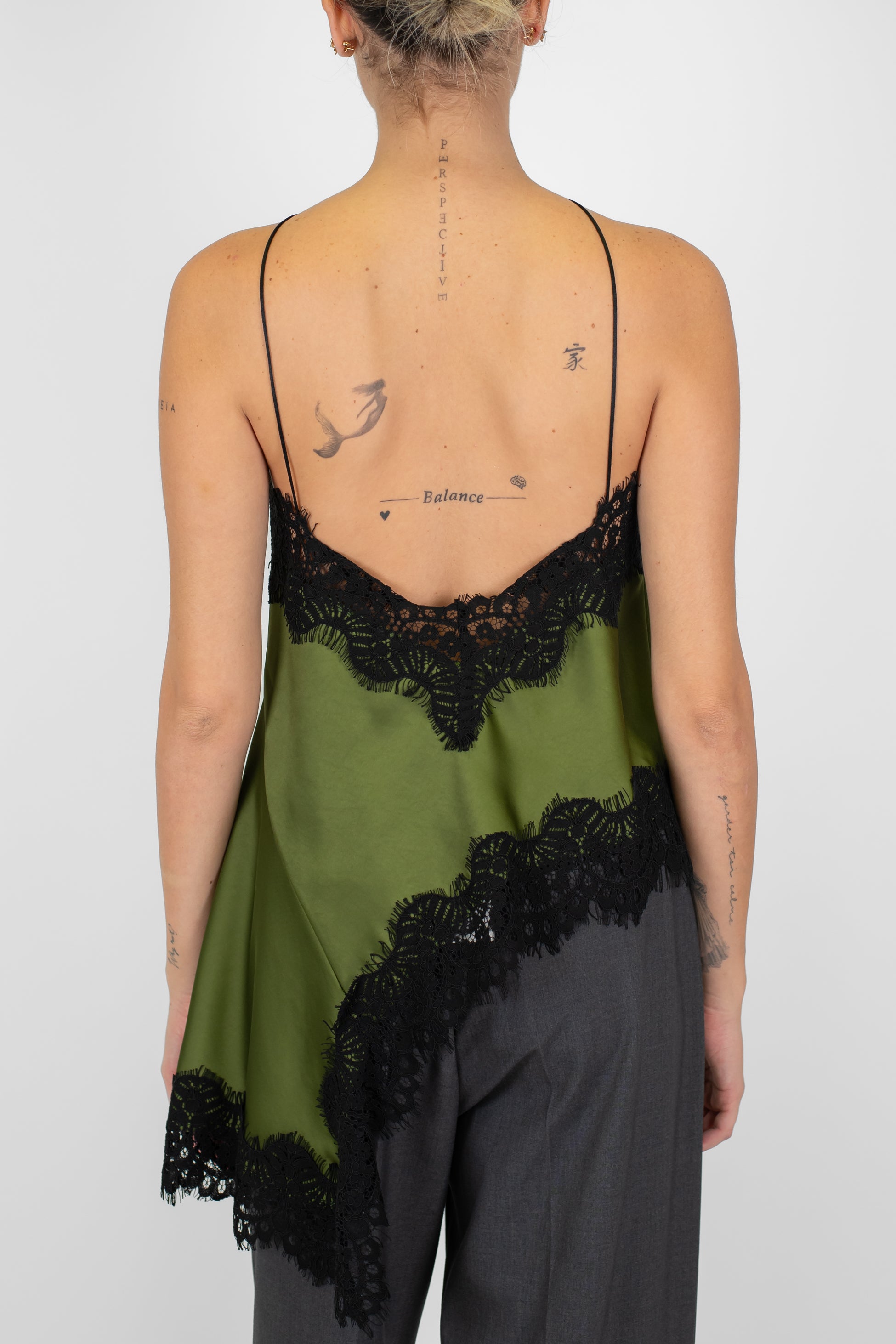 Motel - Top in satin con orli a contrasto in pizzo e asimmetria laterale