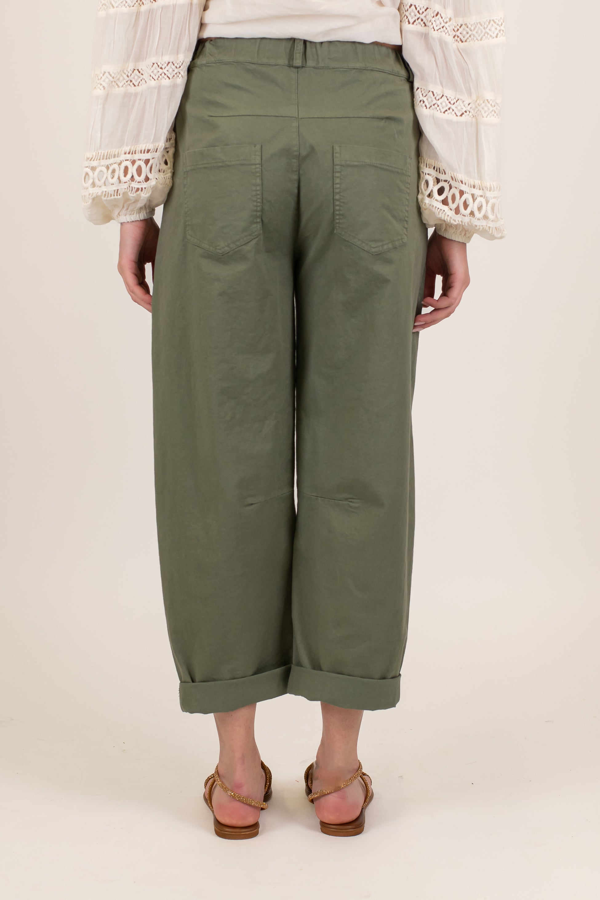 Tensione in - Pantalone modello balloon con elastico sul retro