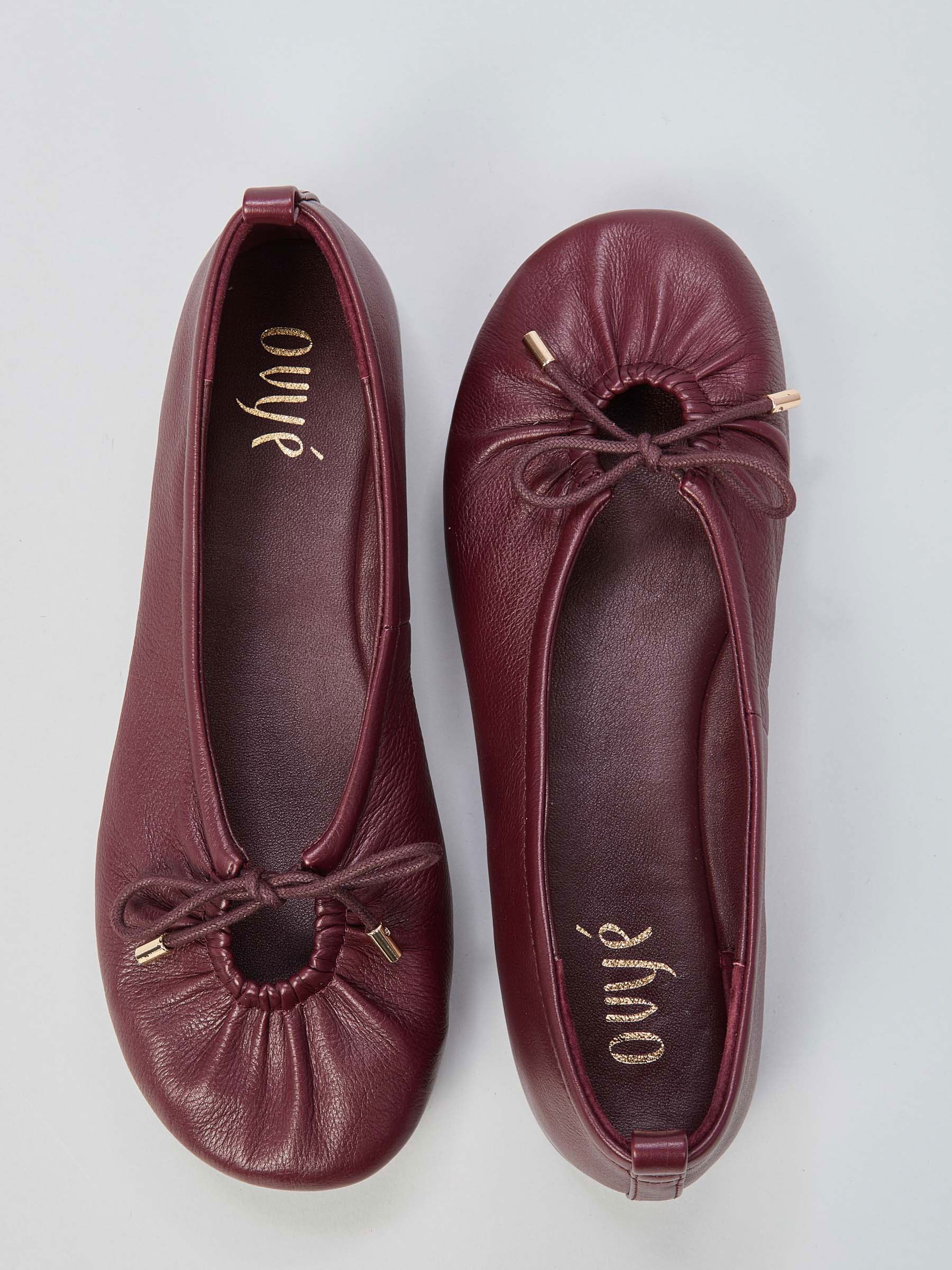 Ovyé - Ballerina in pelle martellata arricciata