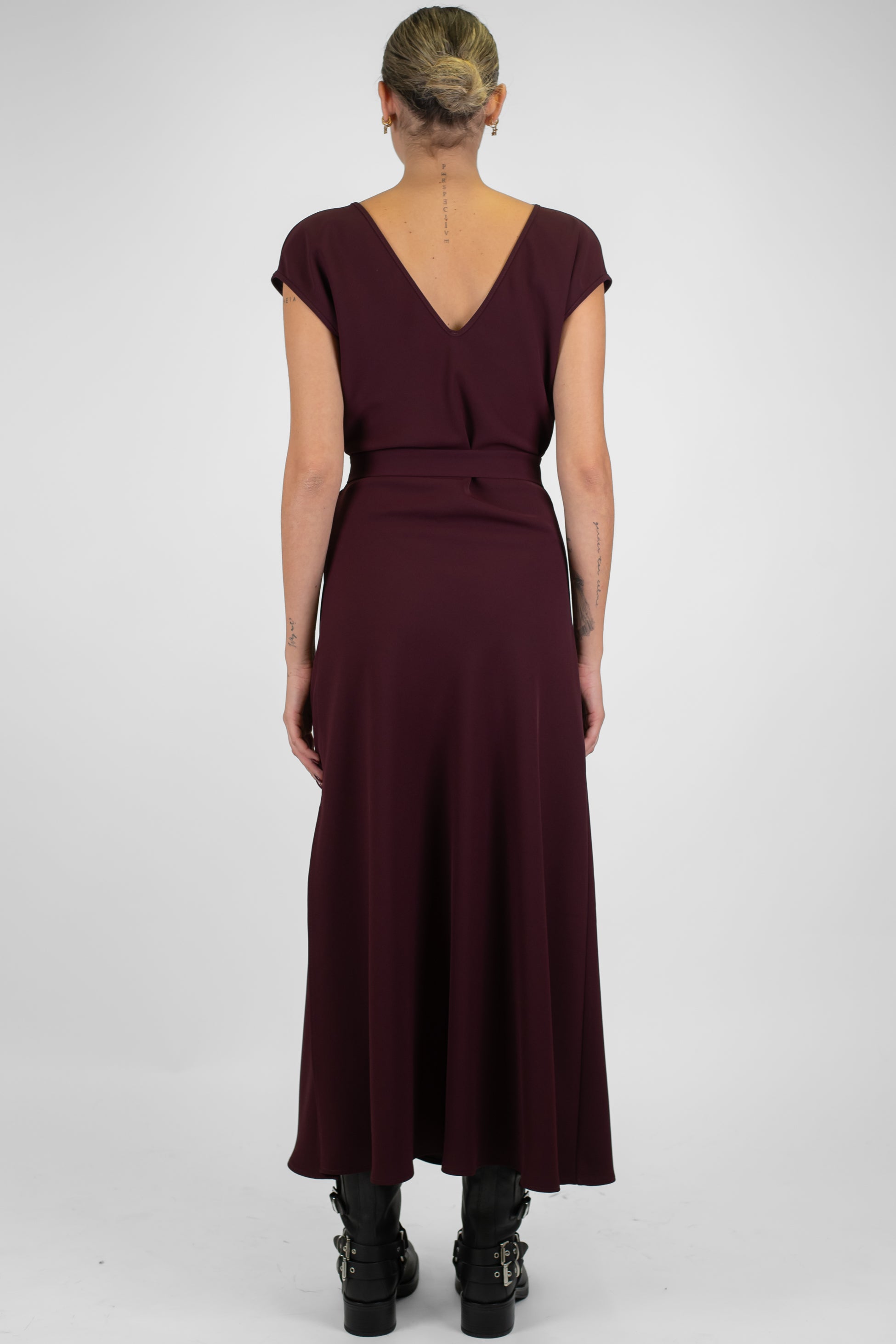 Imperial - Abito lungo mezzamanica con scollo a V sul retro, spacco laterale e cintura in tessuto
