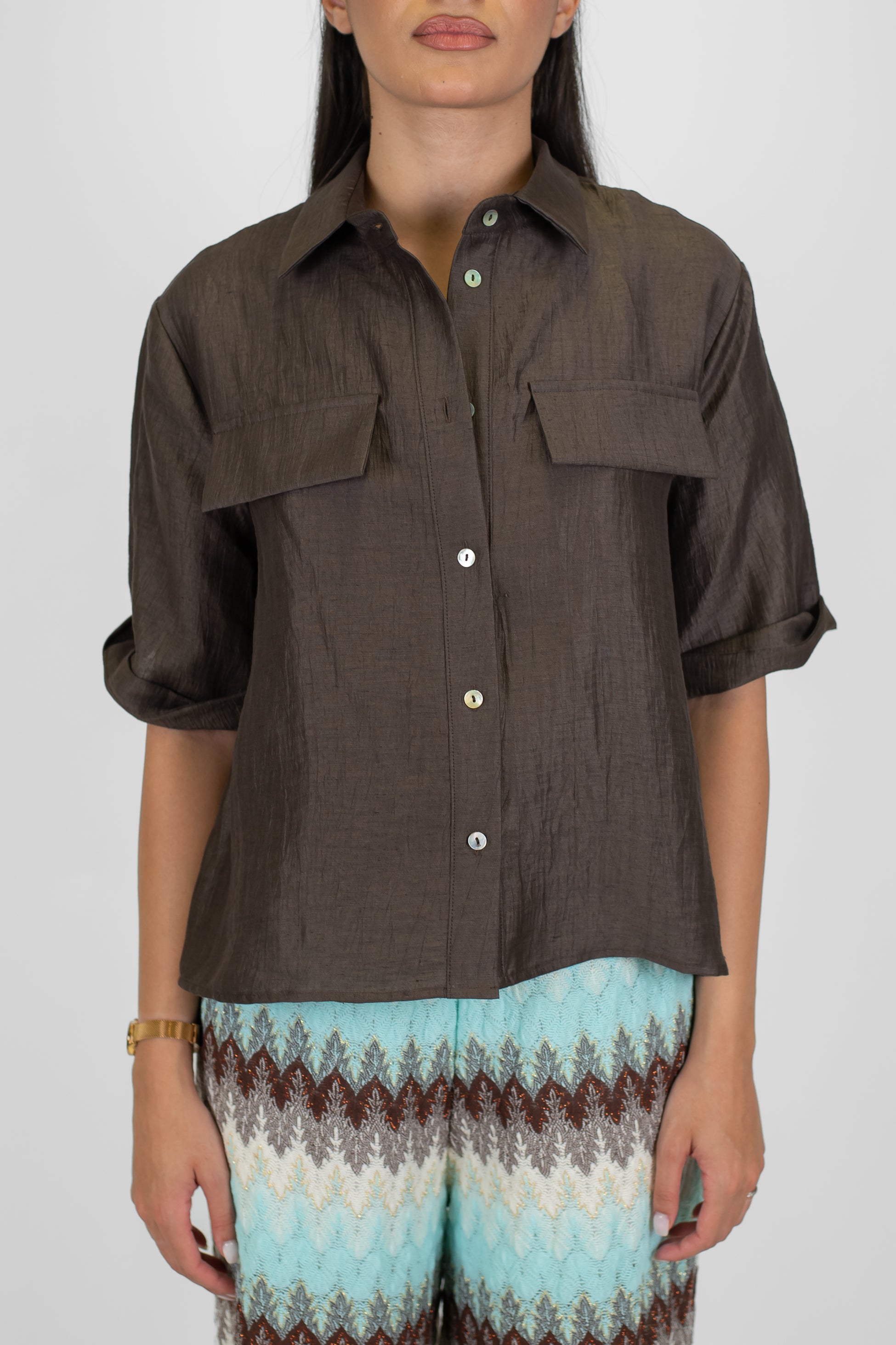 Tensione in - Camicia mezzamanica in lino con tasconi avanti