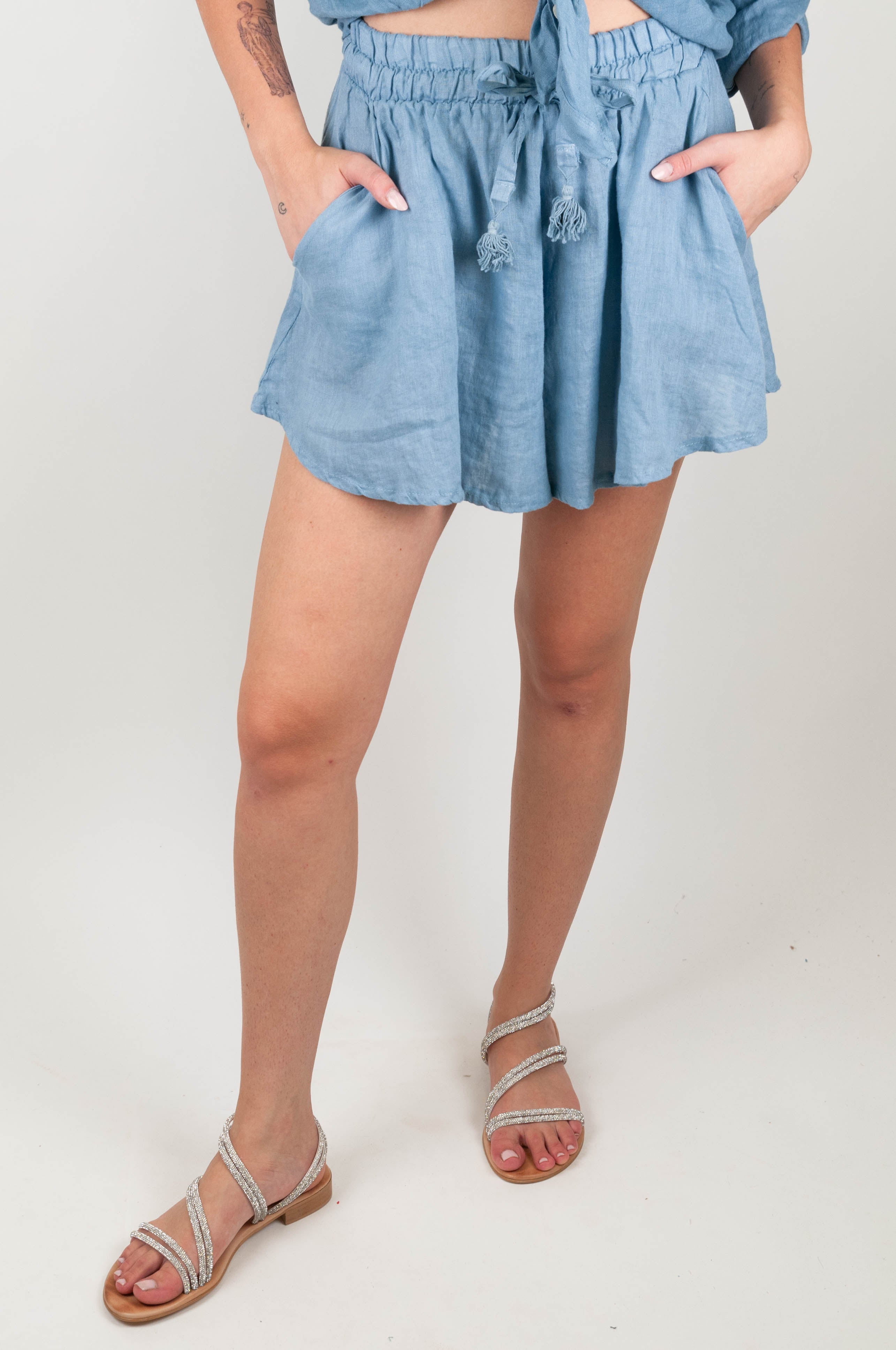 Tensione in - Shorts in puro lino con coulisse ed elastico in vita