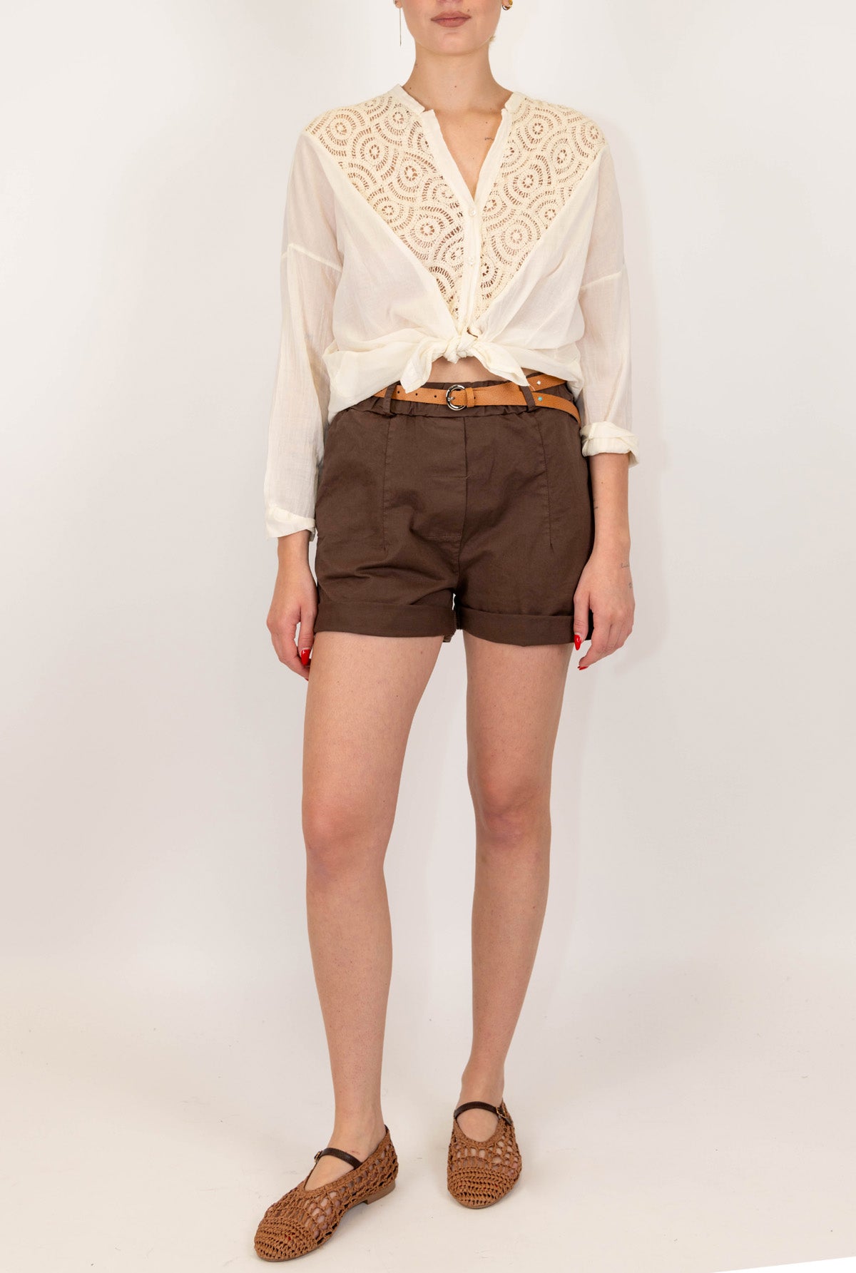 Motel - Shorts tinta unita con risvolto sul fondo ed elastico in vita