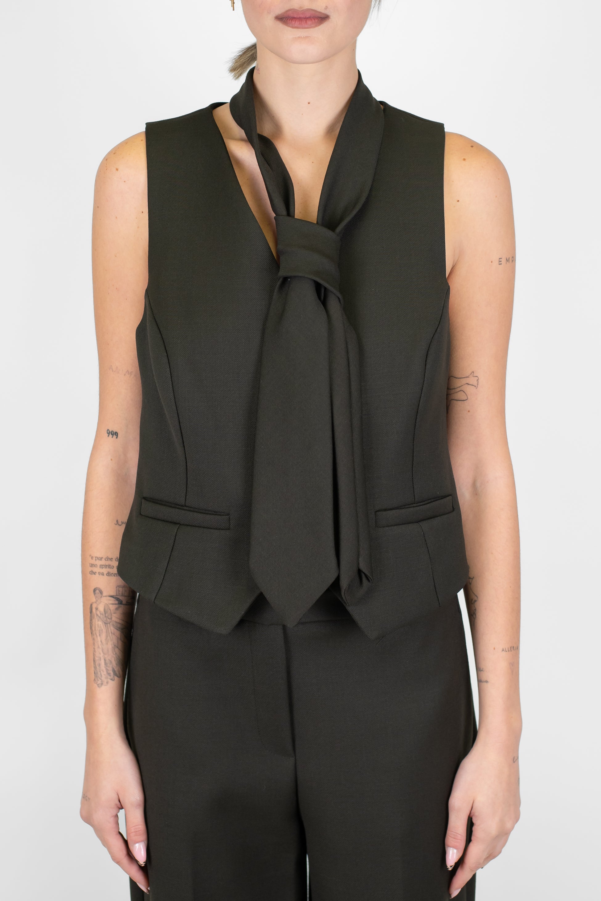 Tensione in - Gilet con cravatta in tessuto