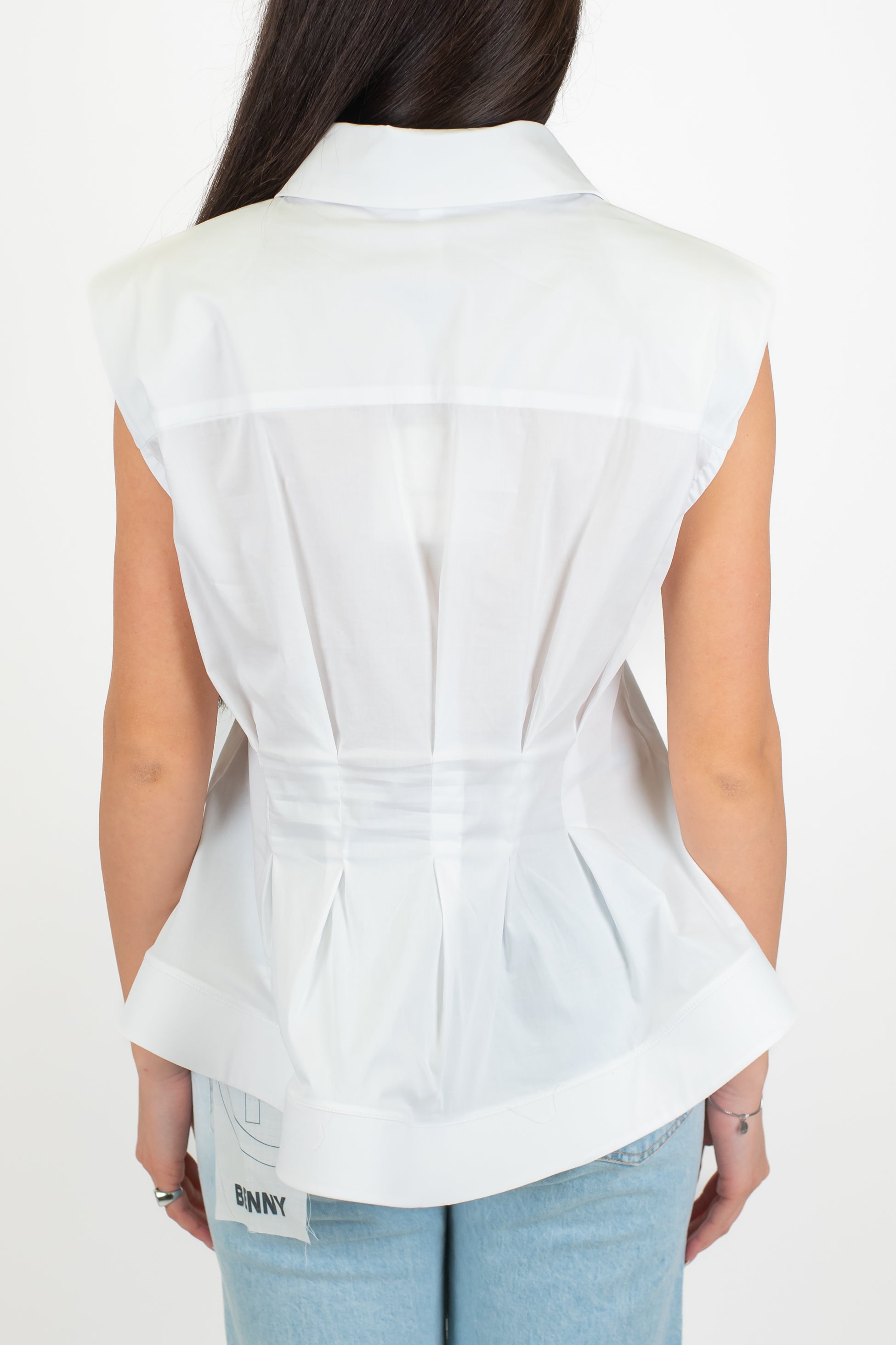 Tensione in - Camicia giromaniche sfiancata con pinces