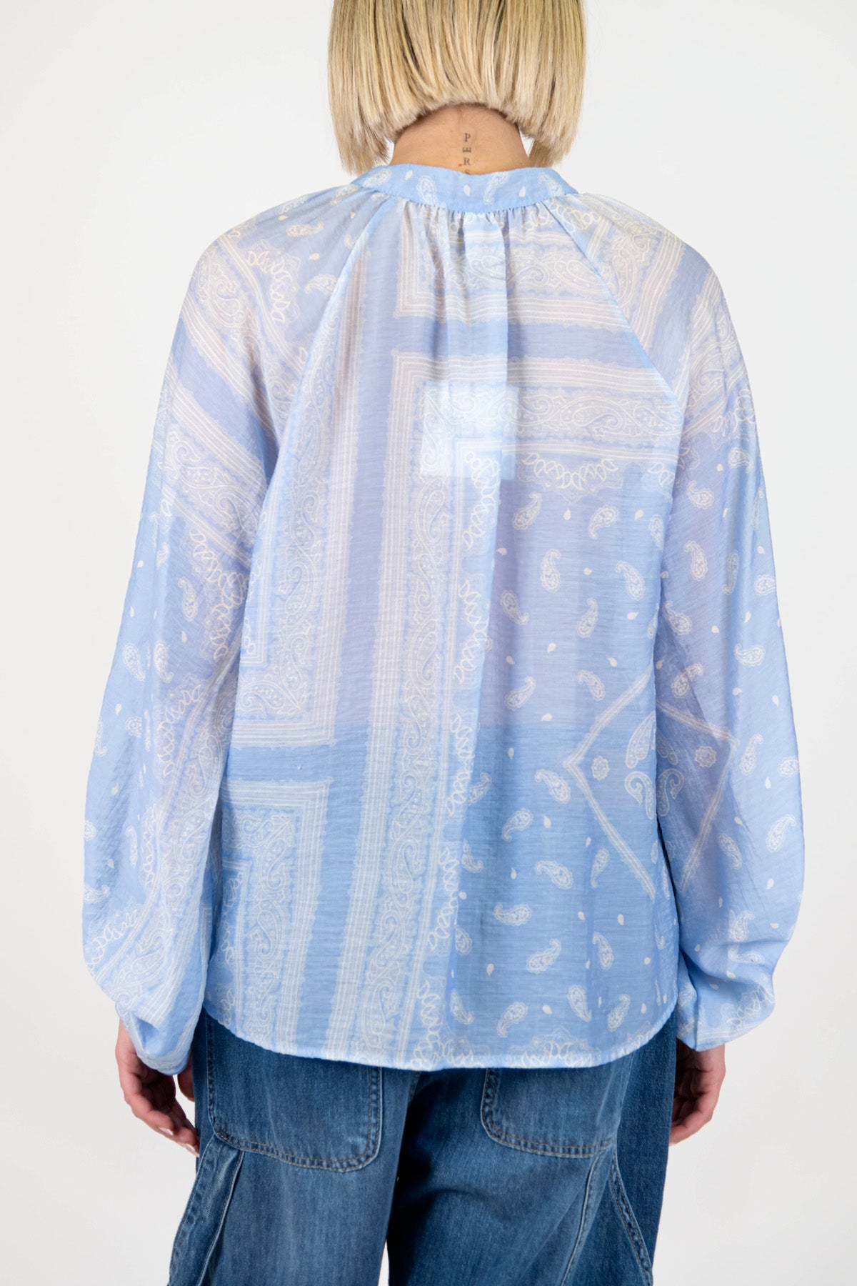 Tensione in - Camicia fantasia bandana con collo coreano e polsini elastici