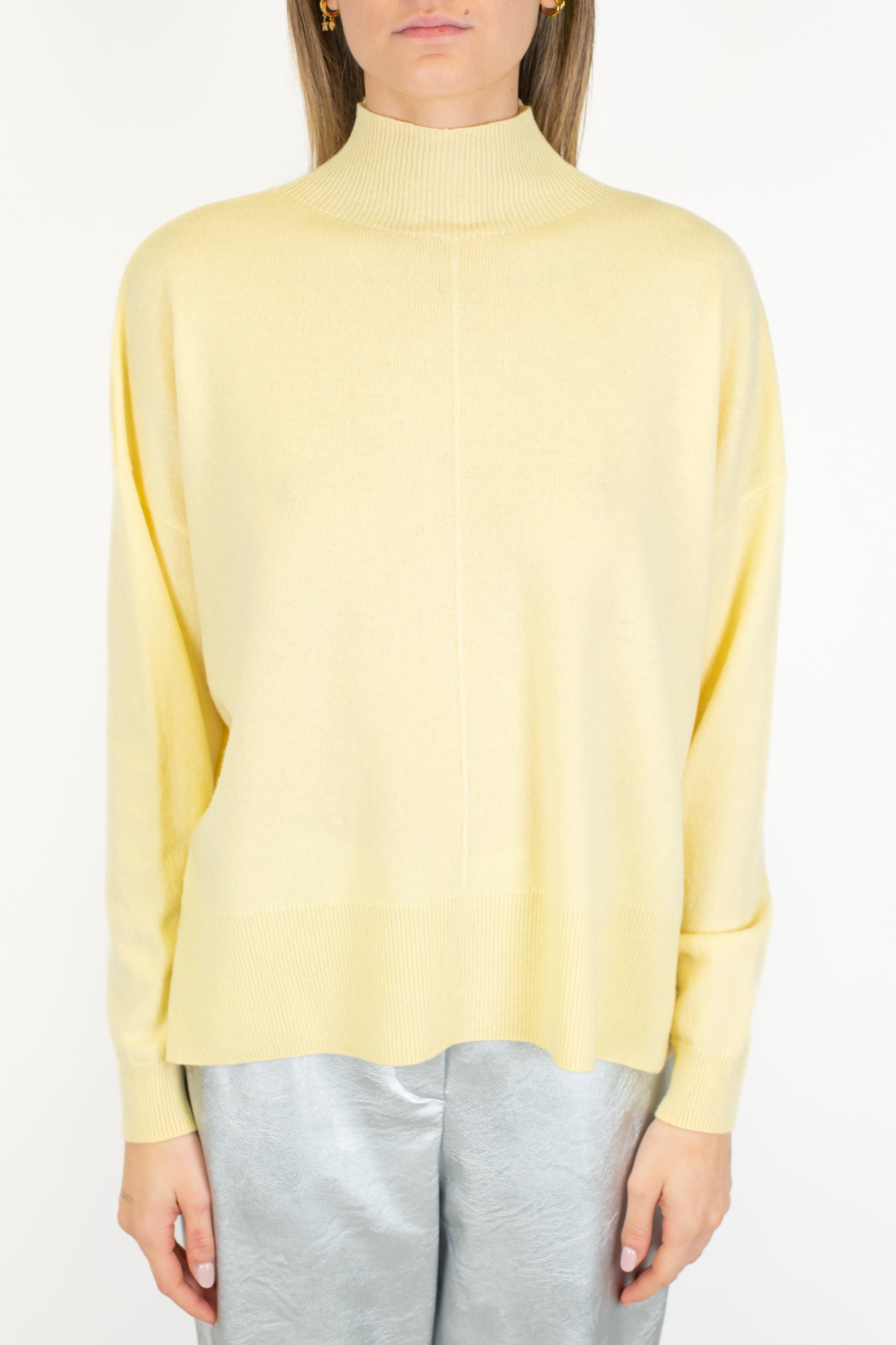 Tensione in - Maglia scollo cratere in 100% lana