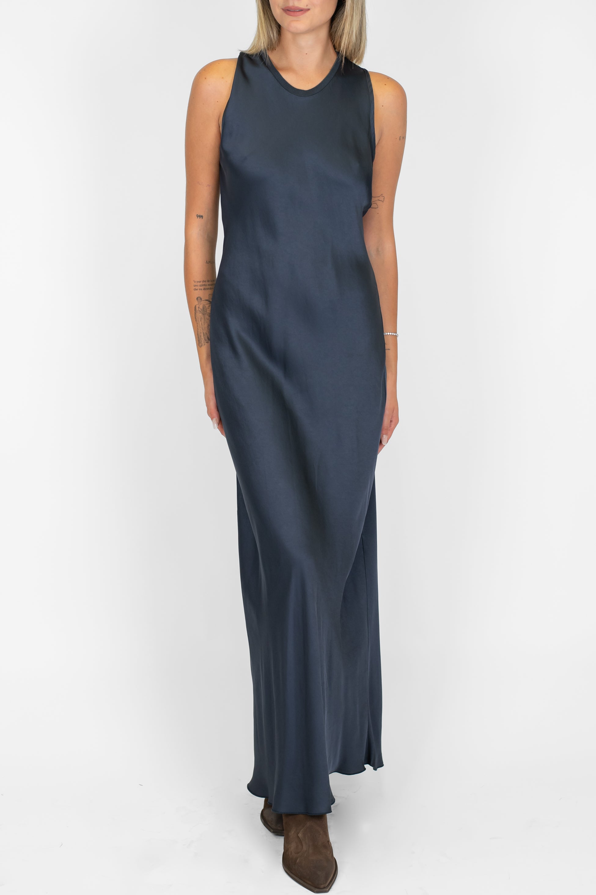 Tensione in - Abito lungo giromaniche in viscosa