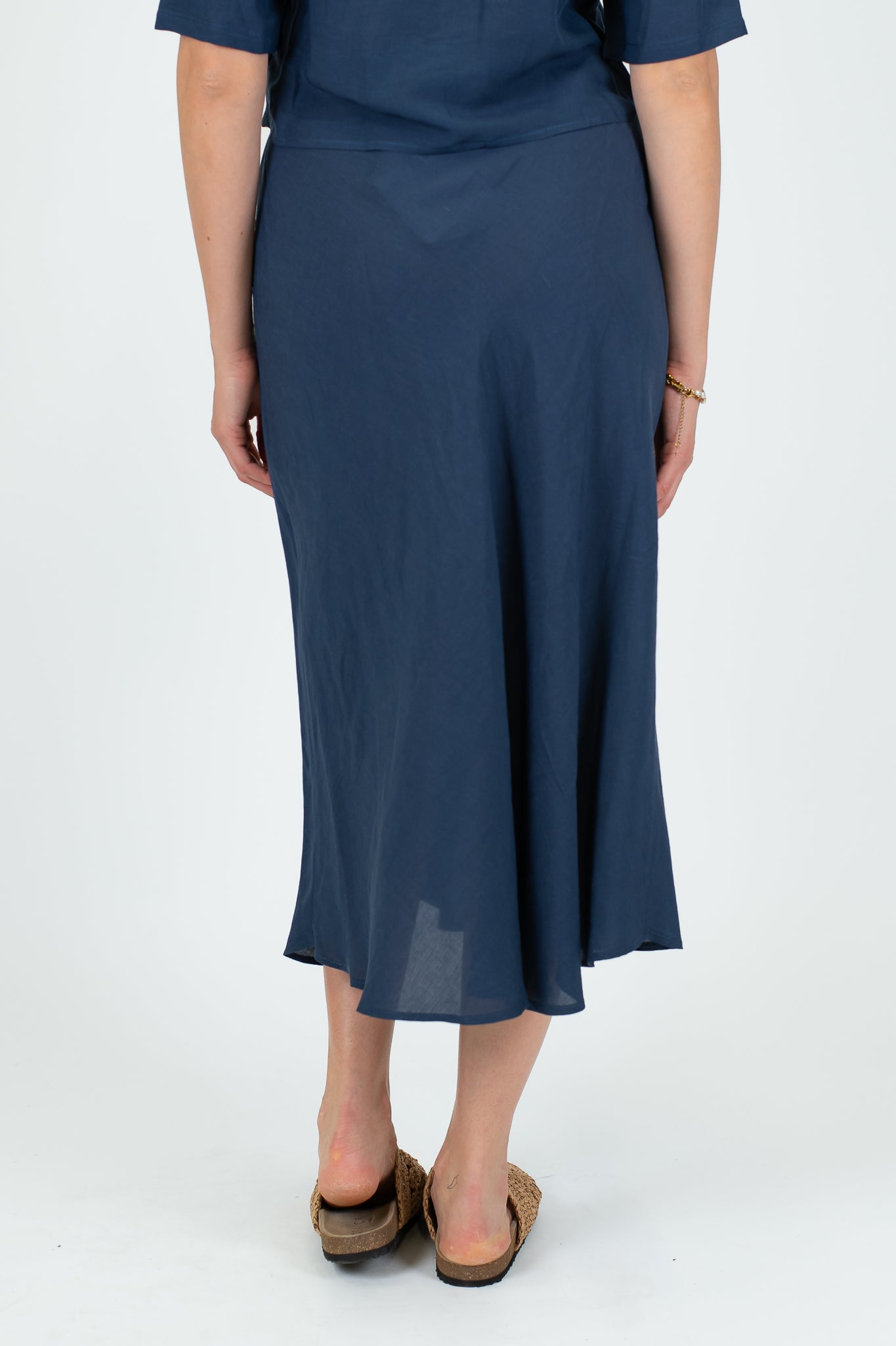 Tensione in - Coordinato in misto viscosa e lino con camicia crop mezzamanica e gonna con elastico in vita