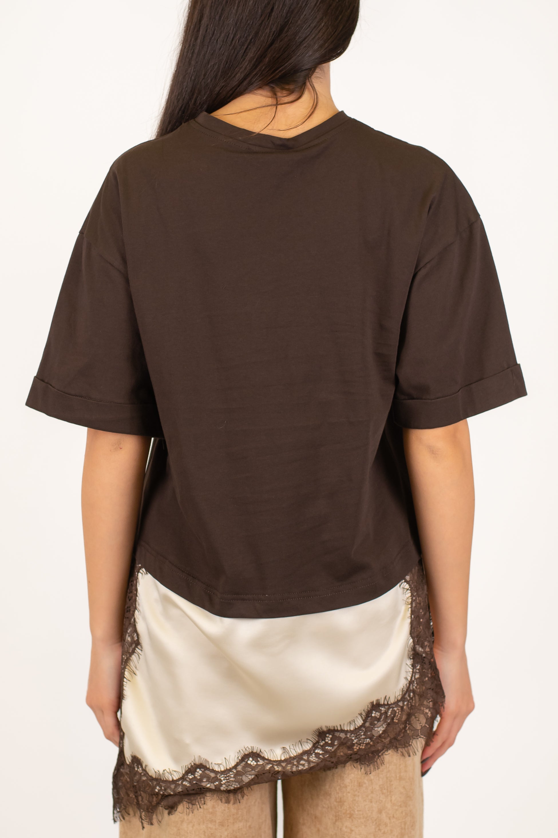 Motel - T-shirt over con estensione in satin asimmetrico e pizzo a contrasto sul fondo