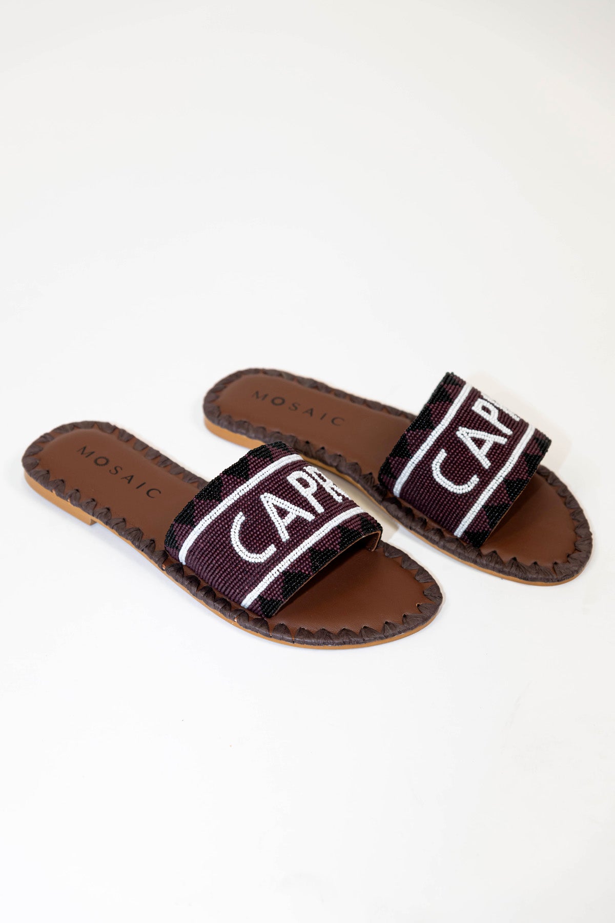 Mosaic - Ciabattina con fascia decorata da perline e scritta