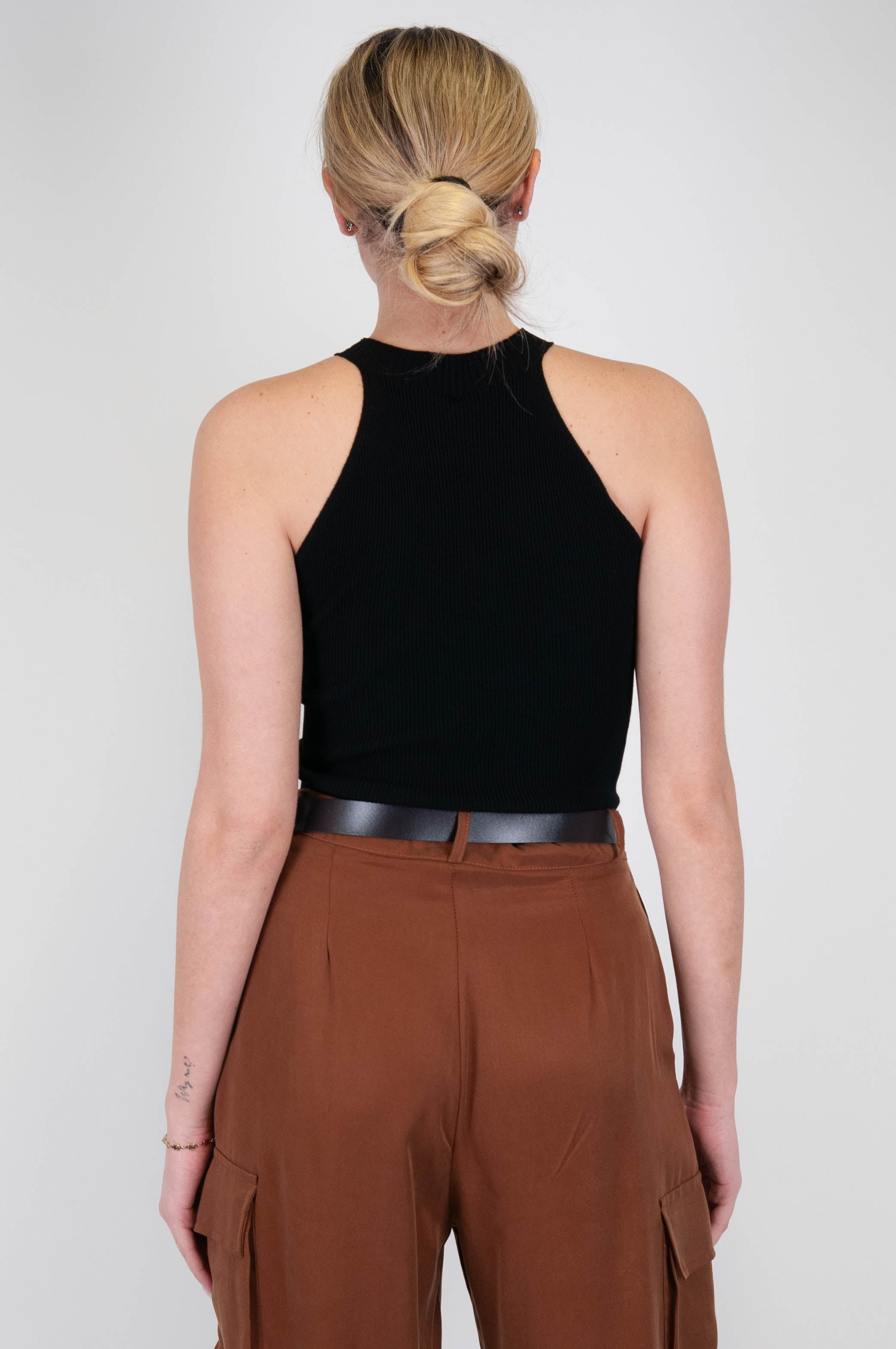 Kontatto - Top a costine in filo di viscosa scollo americana