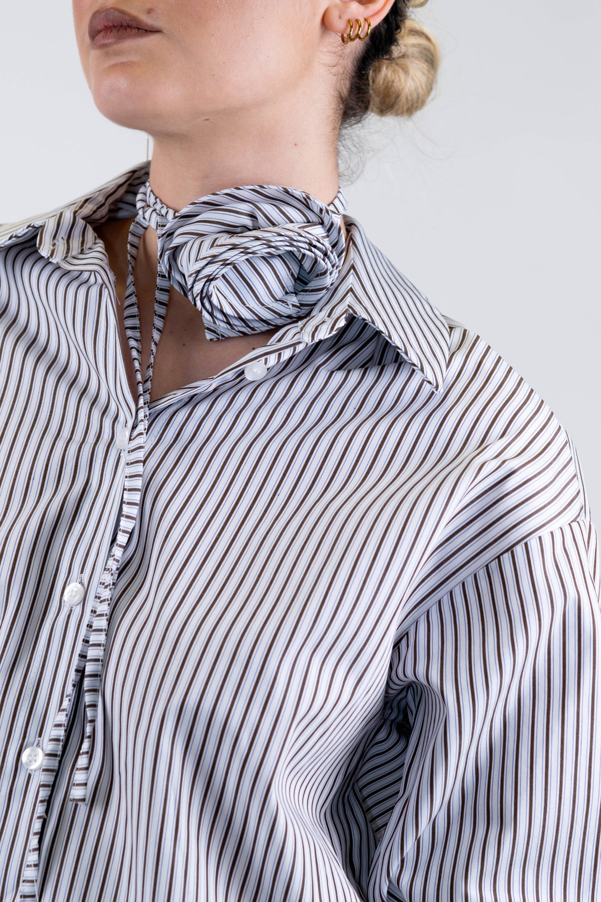 Haveone - Camicia over a righe con rosa al collo ed etichetta intessuto sul retro