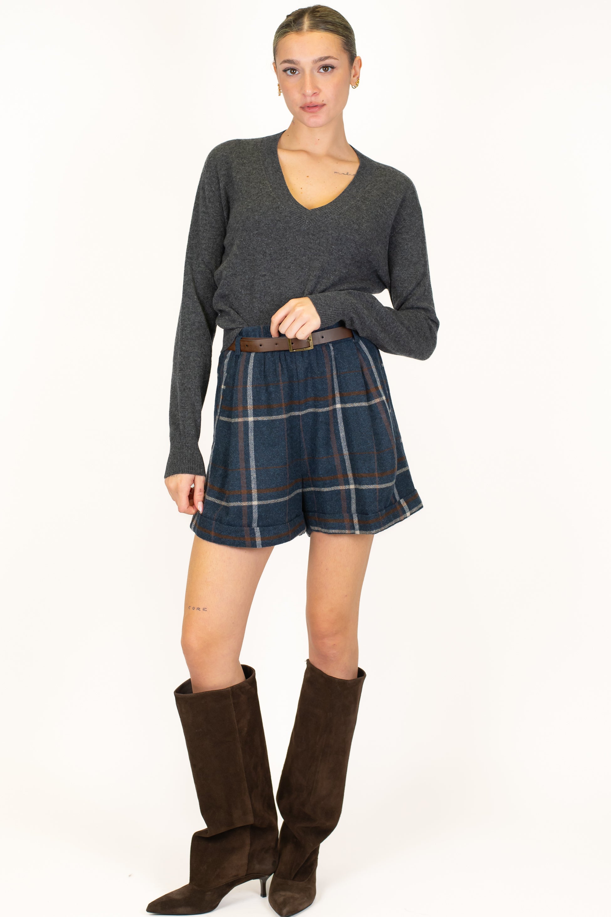 Tensione in - Maglia scollo a V in pura lana