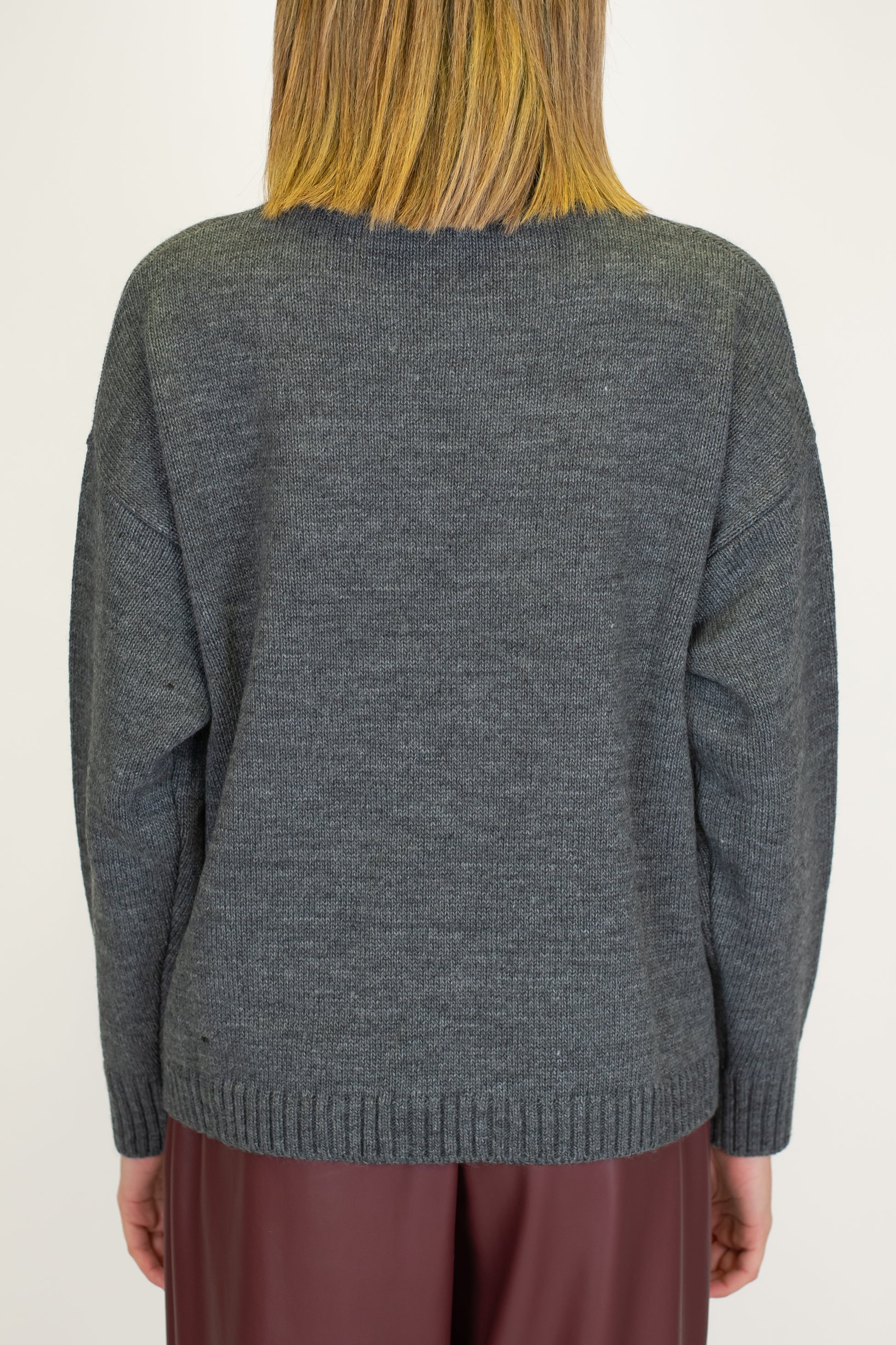 Tensione in -Maglia girocollo in misto lana con ricamo N°5