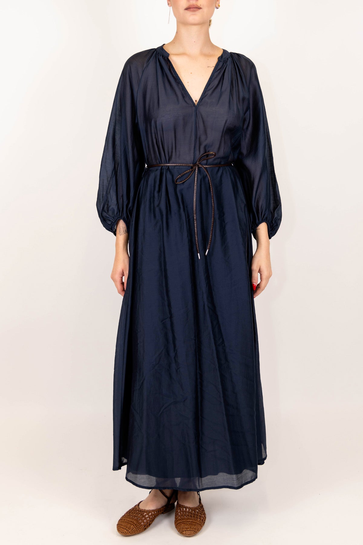 Tensione in - Abito lungo tinta unita in tencel con scollo a V