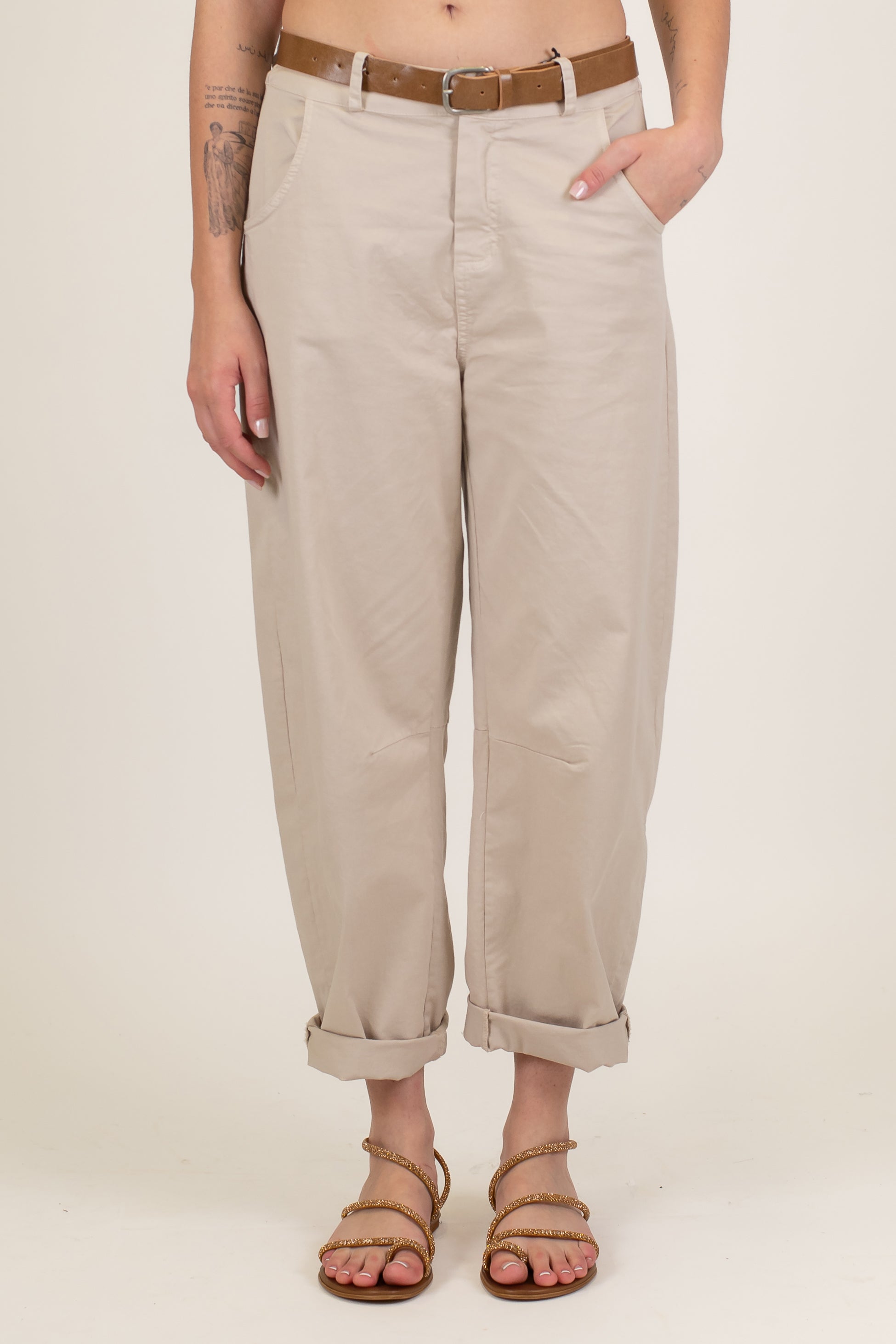 Tensione in - Pantalone modello balloon con elastico sul retro