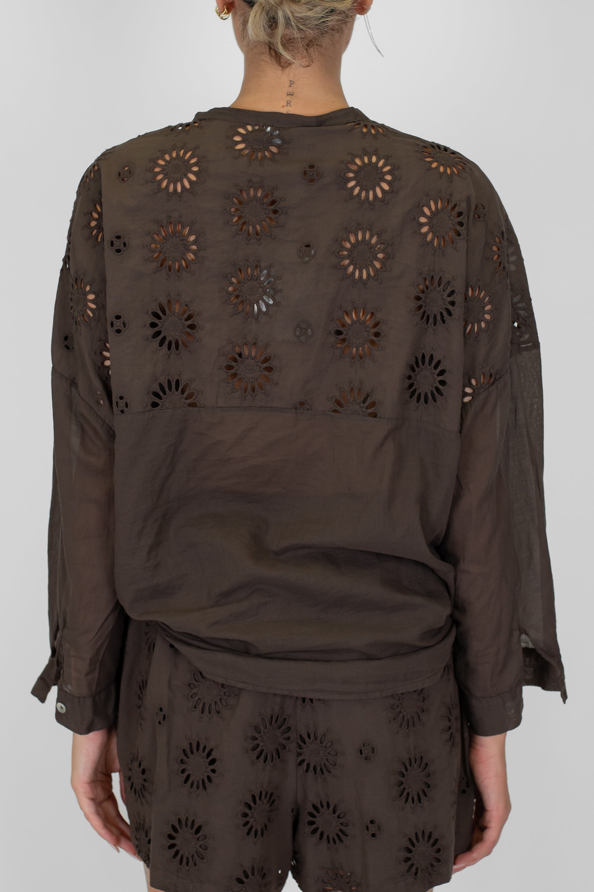 Motel - Camicia in pizzo sangallo con collo coreano