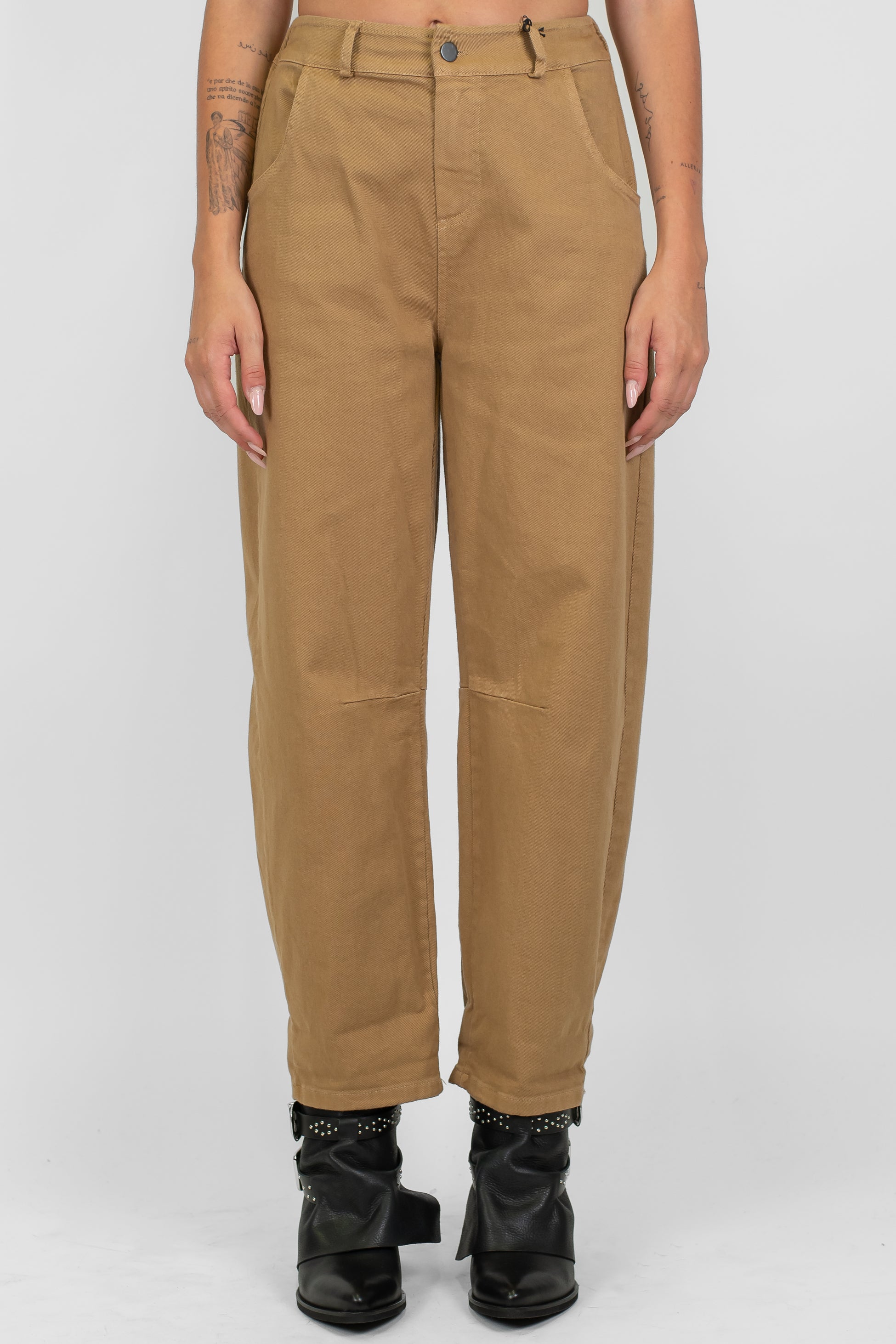 Tensione in - Pantalone balloon in denim colorato