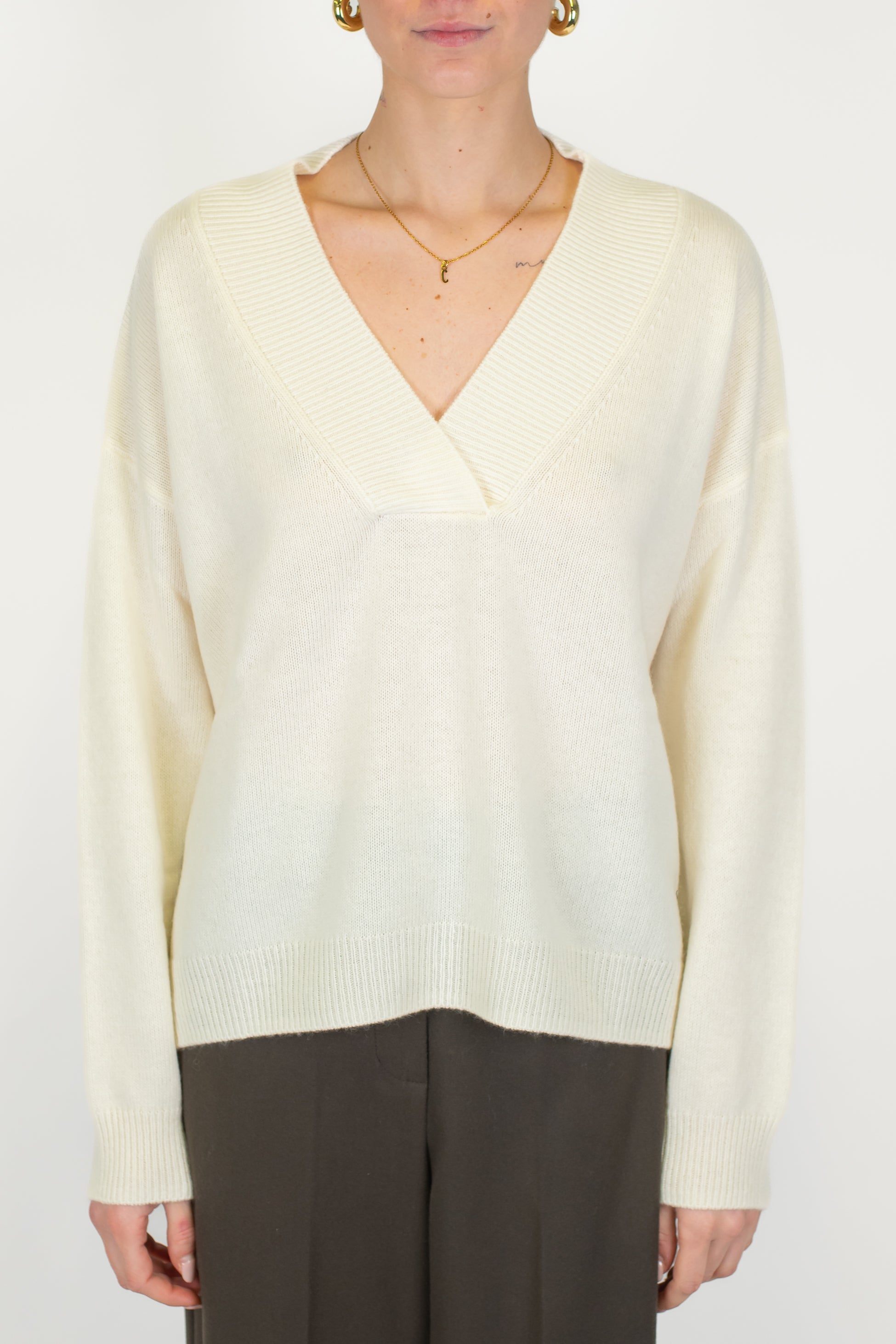 Tensione in - Maglia over scollo a V in pura lana