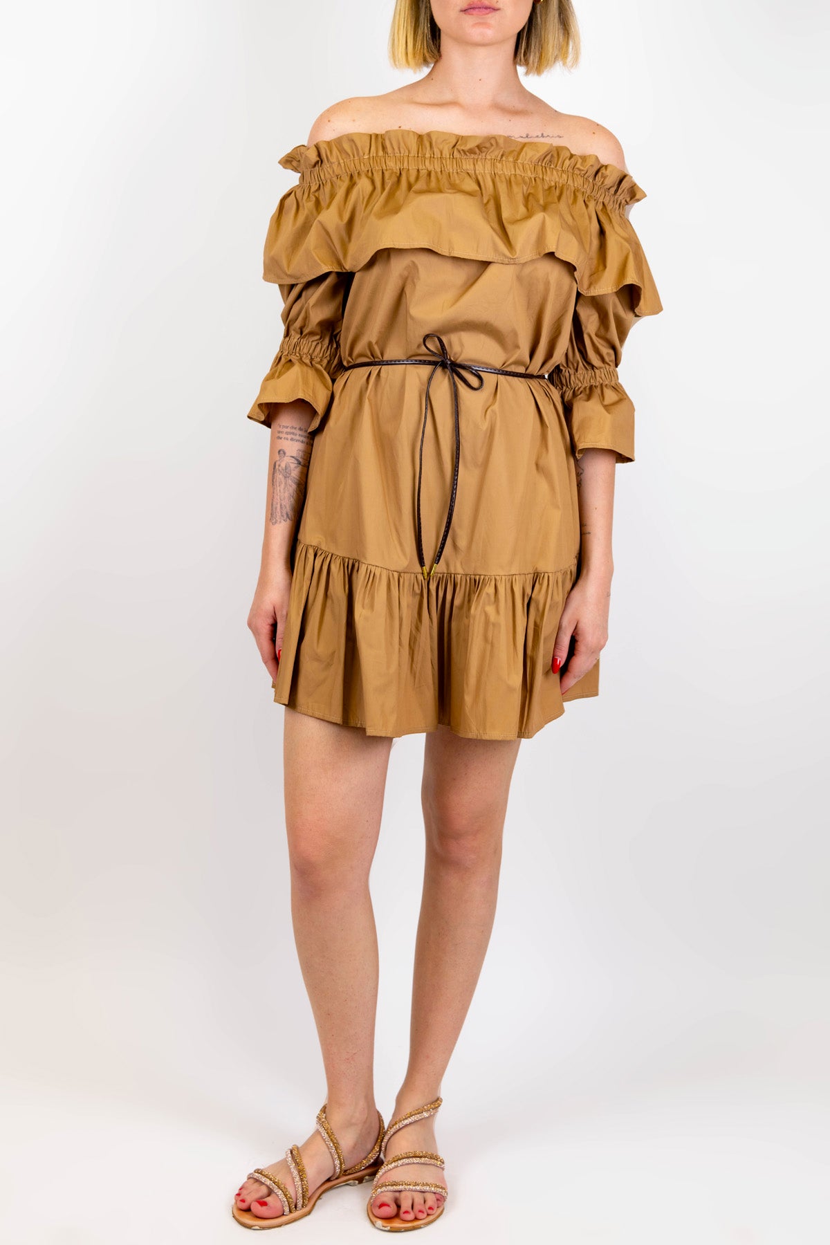 Tensione in - Abito corto scollo shiffer con manica tre quarti e balze