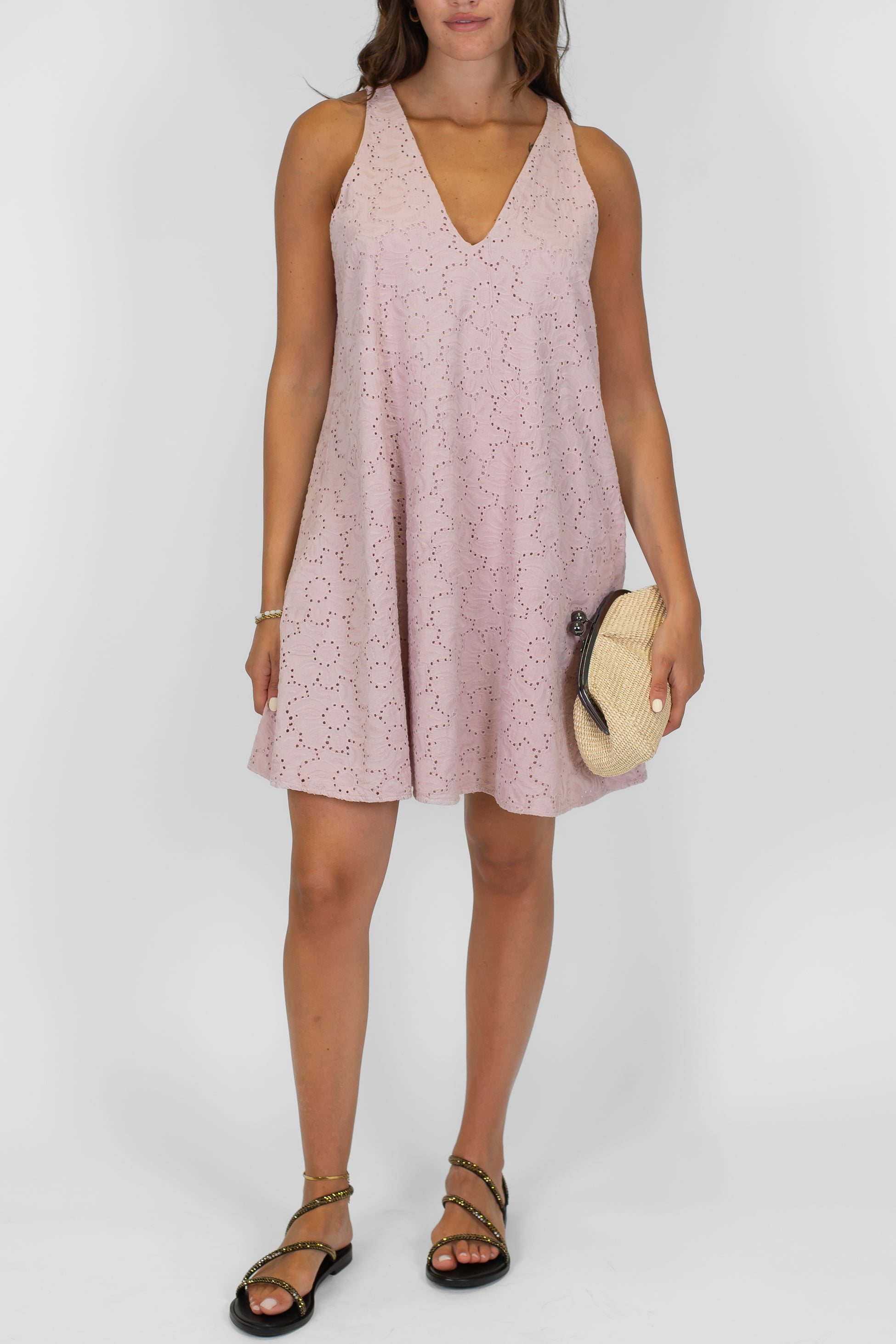 Tensione in - Abito corto in pizzo sangallo con scollo a V e allaccio sul retro